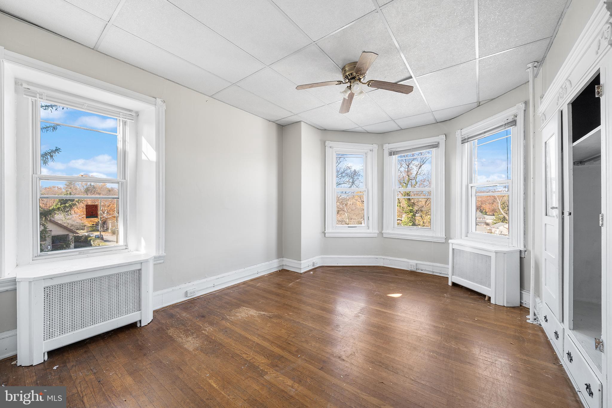 ELKINS PARK - Residential Income