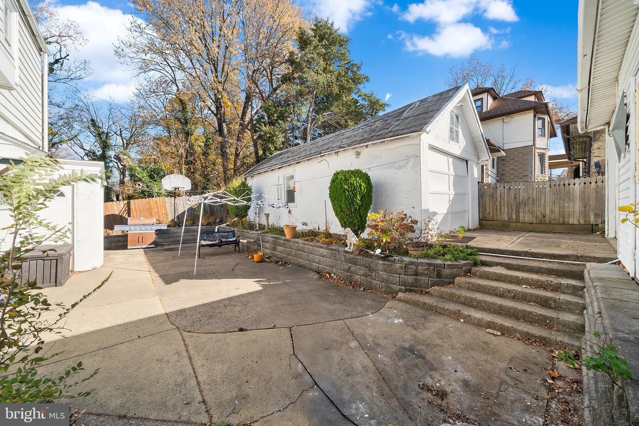 ELKINS PARK - Residential Income