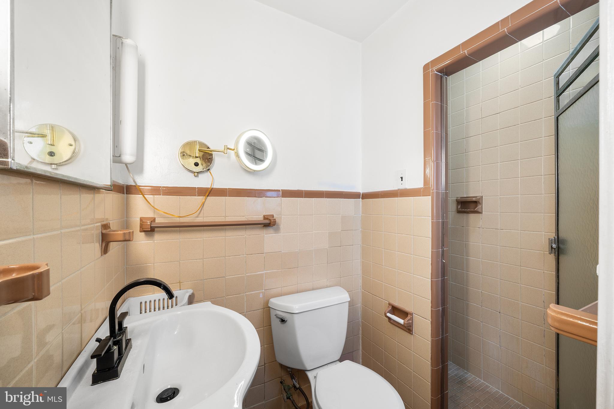 ELKINS PARK - Residential Income
