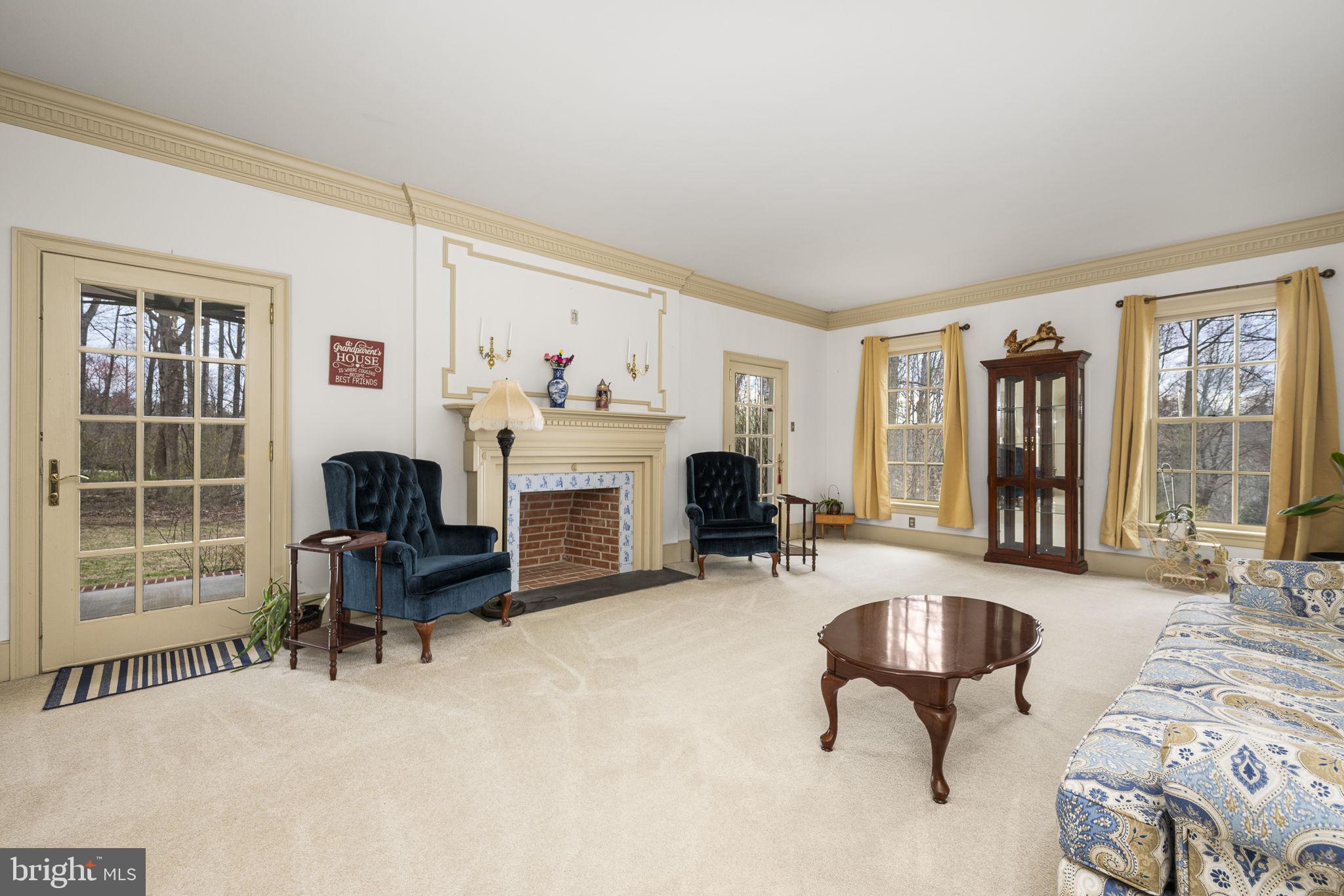 BASSETT HUNT - Residential