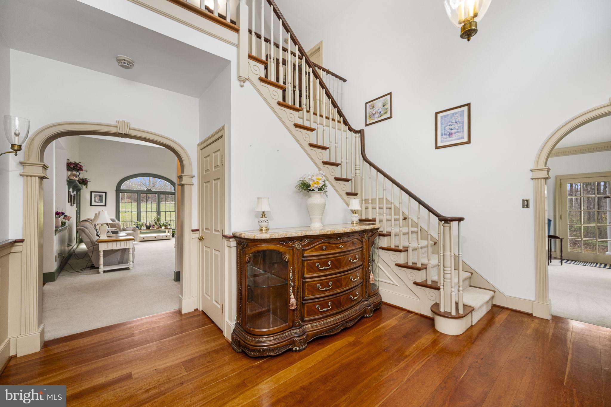 BASSETT HUNT - Residential
