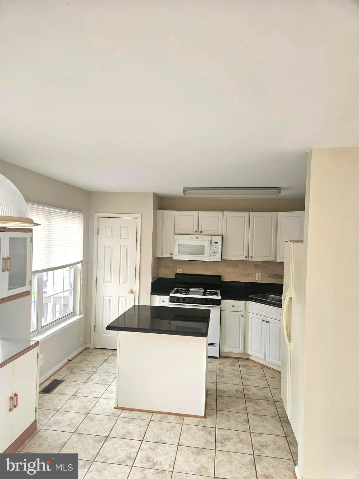 PARADISE - Residential Lease
