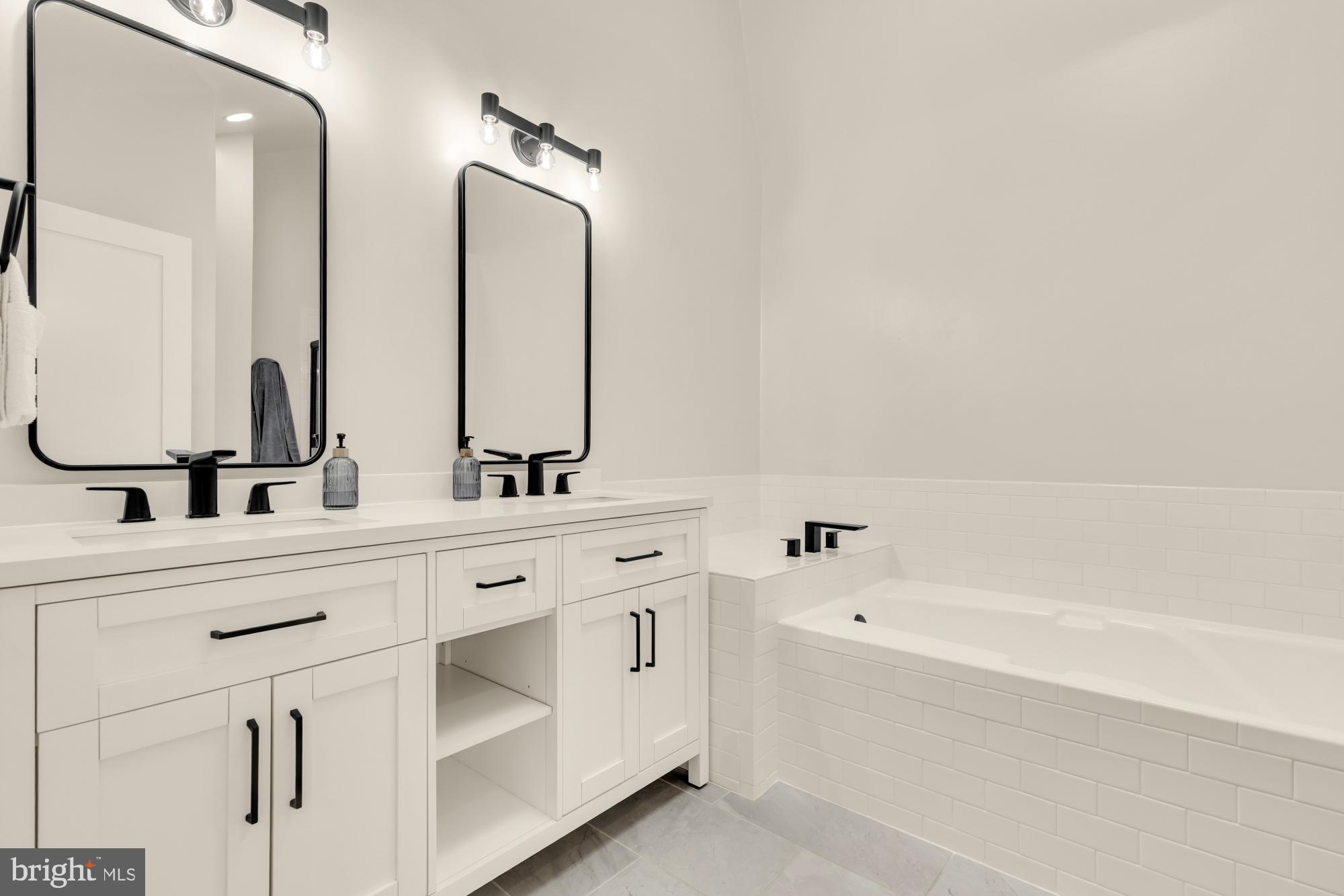 FAWSETT FARMS MANOR - Residential