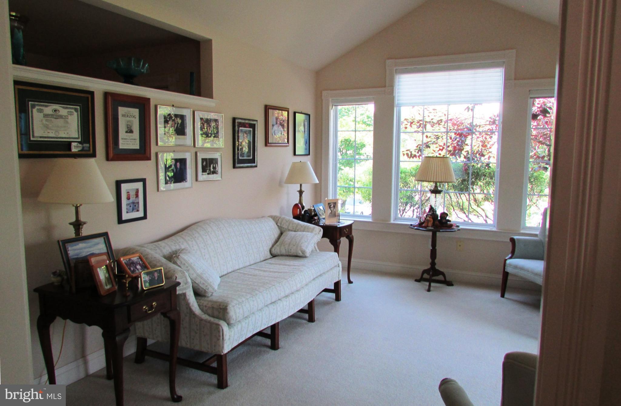 ENGLISH MEADOWS - Residential