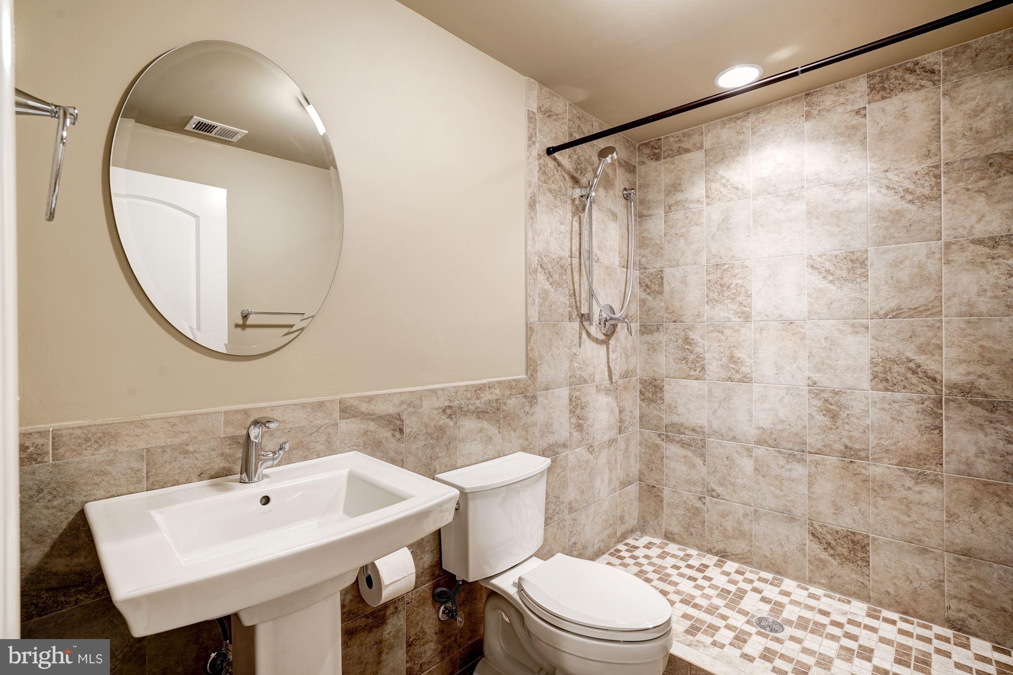 AVONLEA - Residential Lease