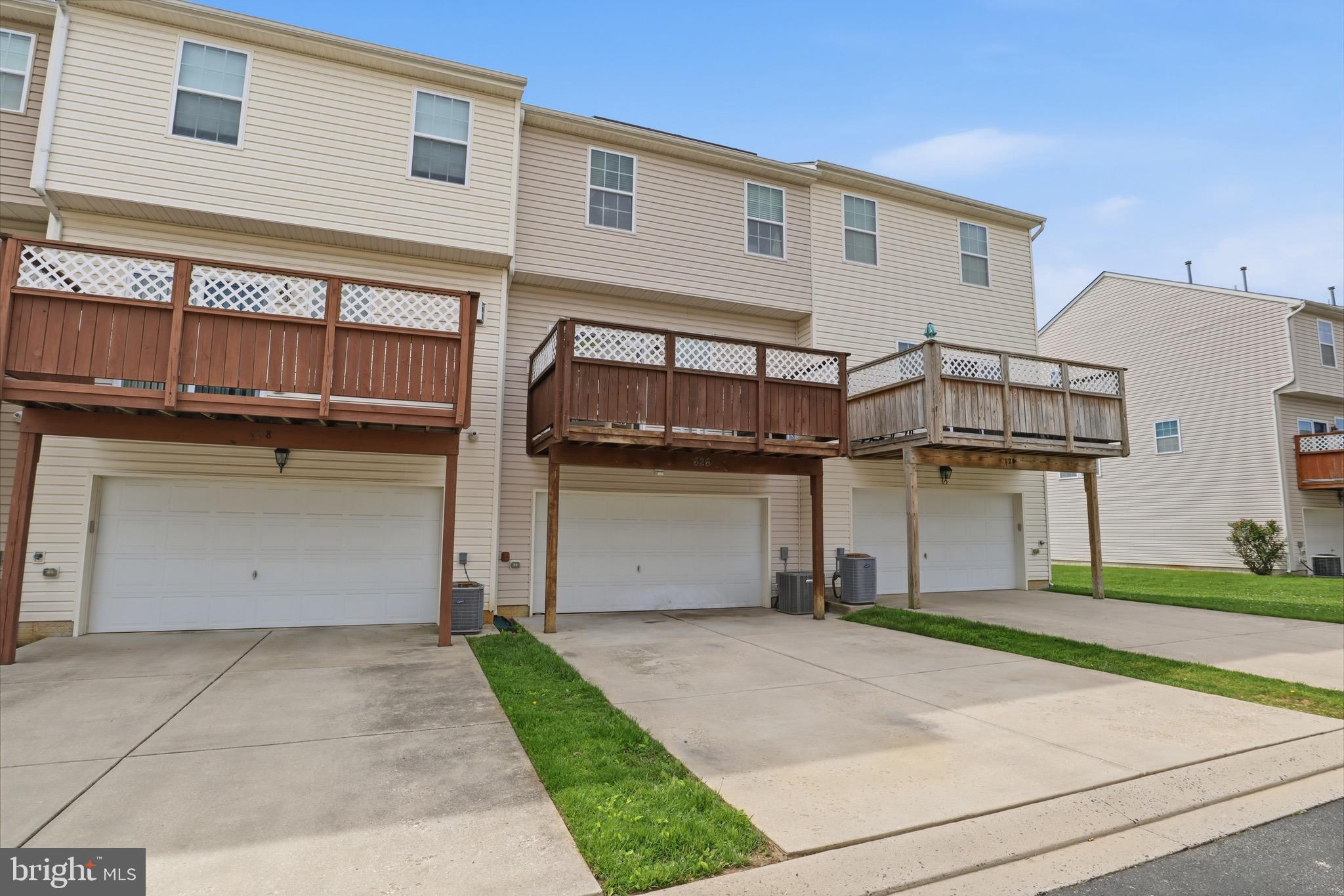 HOLLY WOODS - Residential