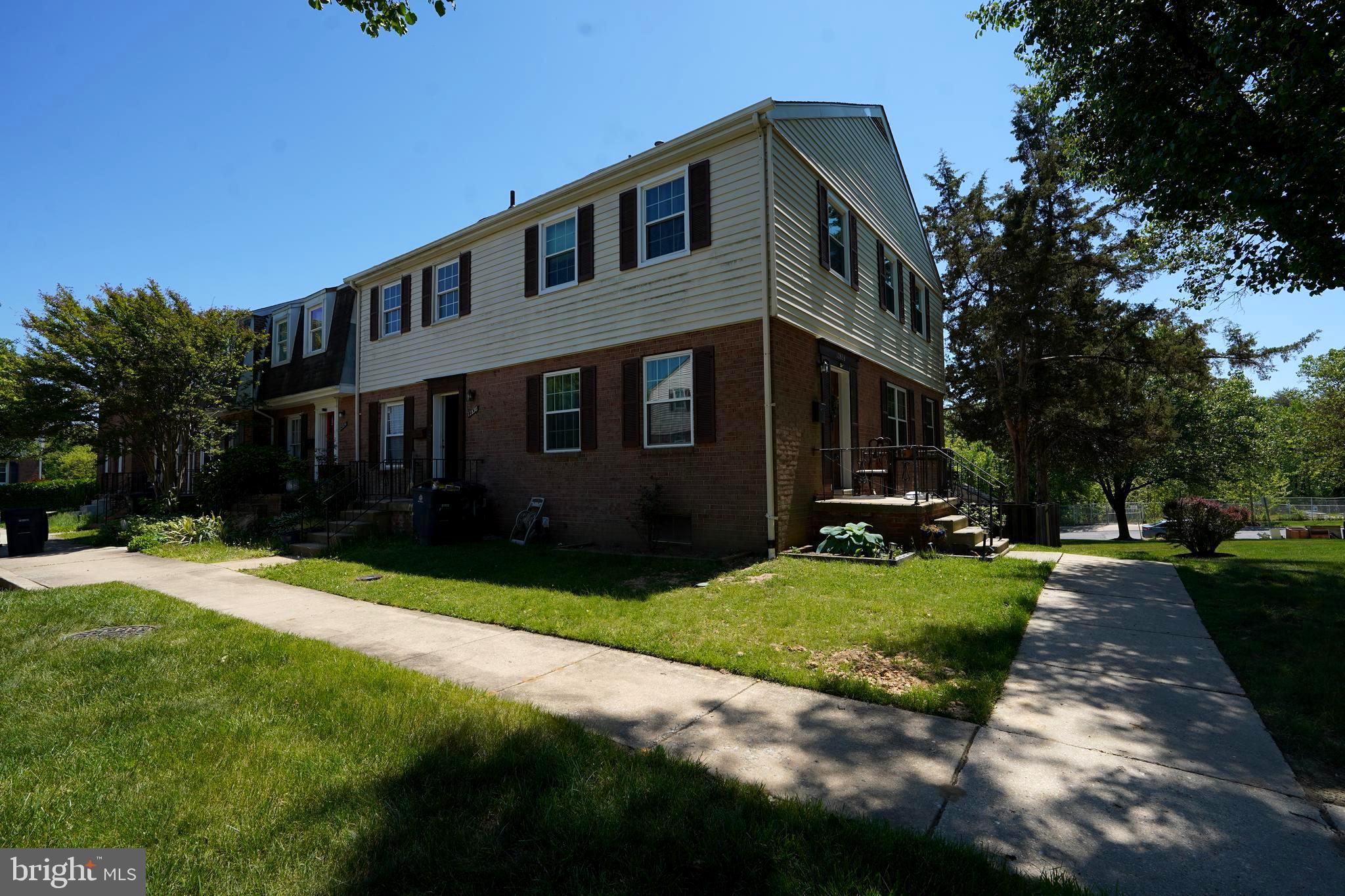 3 Levels Townhouse style condo with good size bedrooms 
Full Bathroom on Upper Level and Basement Level.
Basement has it's own entrance/exit. 
Washer and Dryer in the property. 
LVP Flooring Through Out. 

Seller will work with buyers to make sure FHA, VA or Conventional financing appraisal is satisfactory.