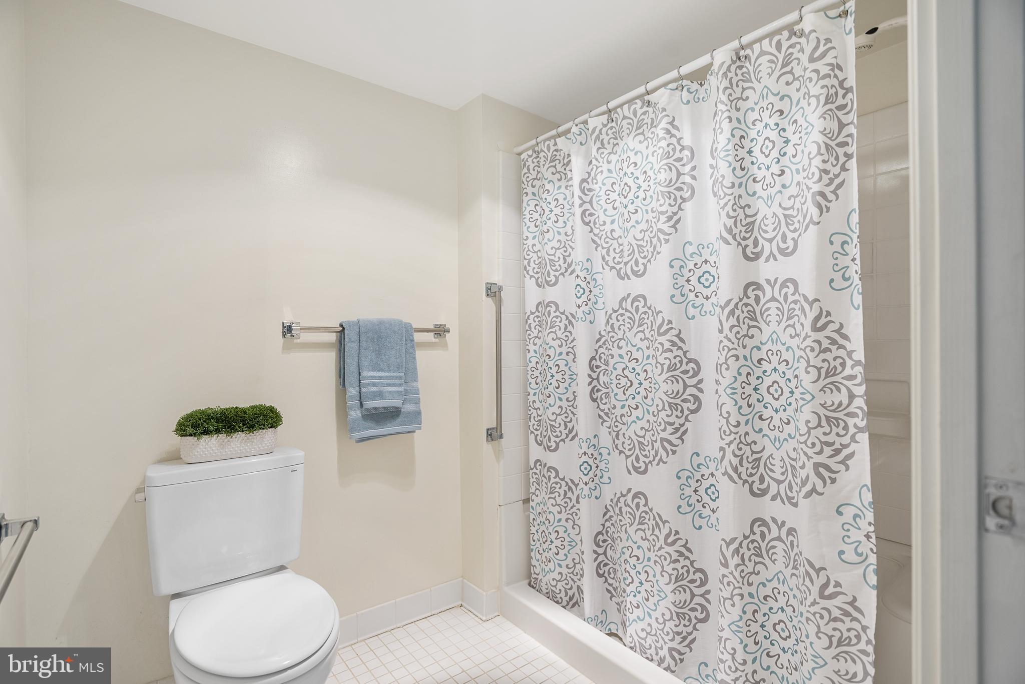 LEISURE WORLD - Residential