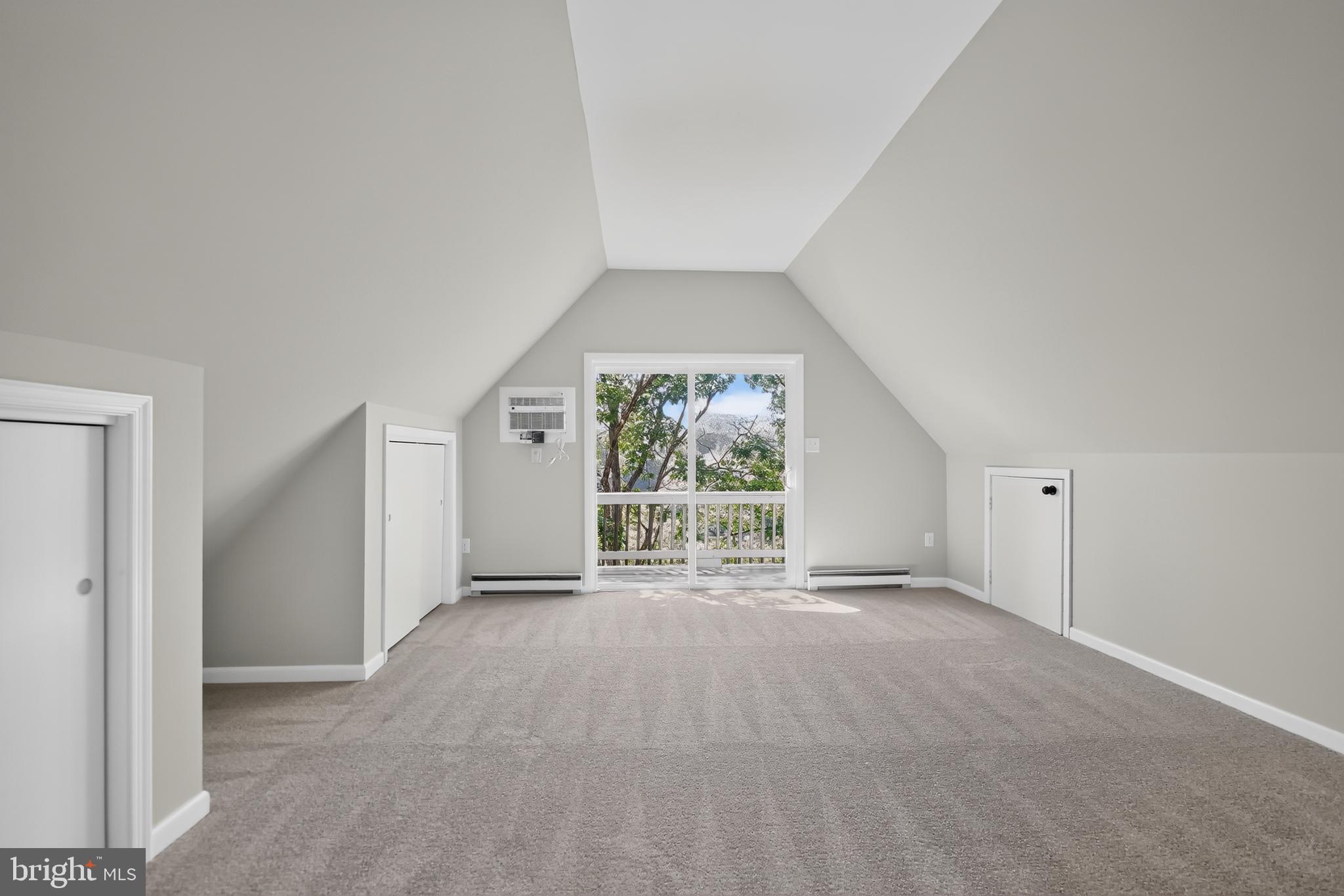 LAKE HOLIDAY ESTATES - Residential