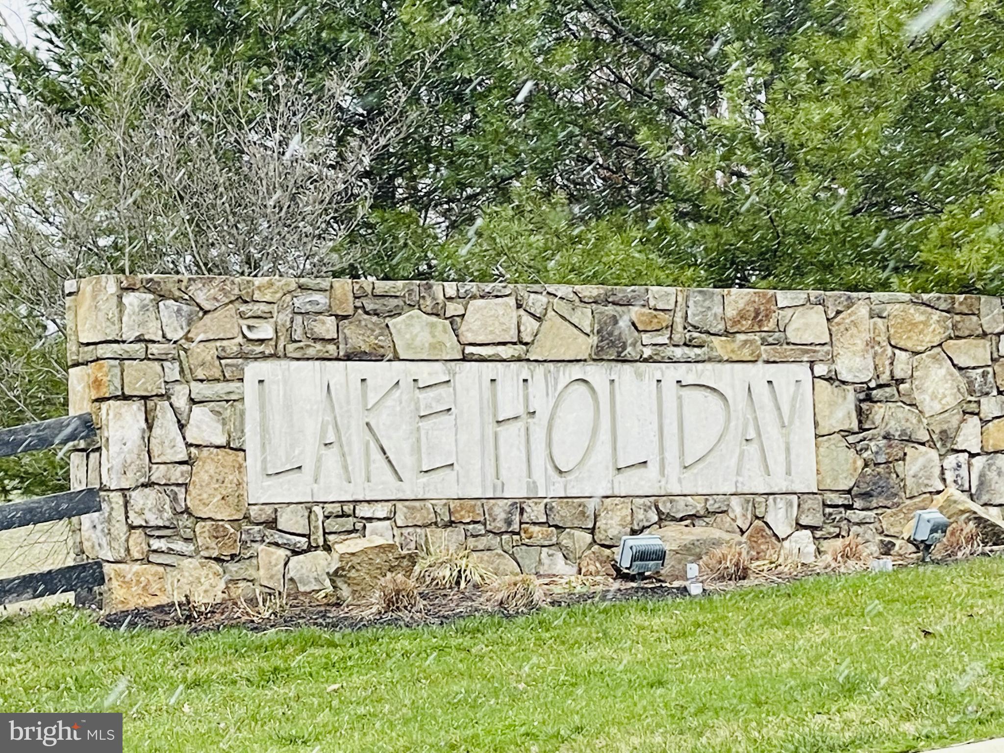 LAKE HOLIDAY ESTATES - Residential