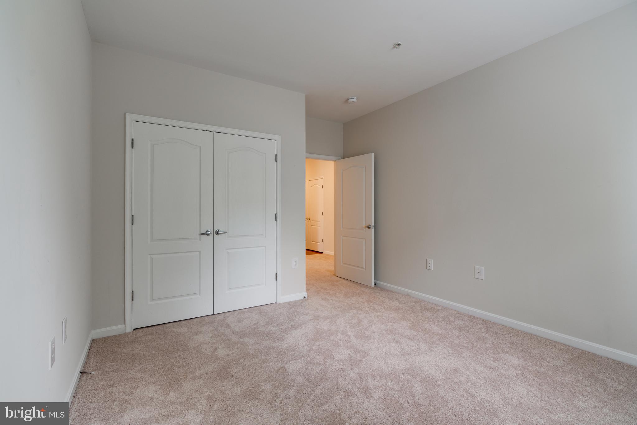 POTOMAC POINTE CONDOMINI - Residential Lease