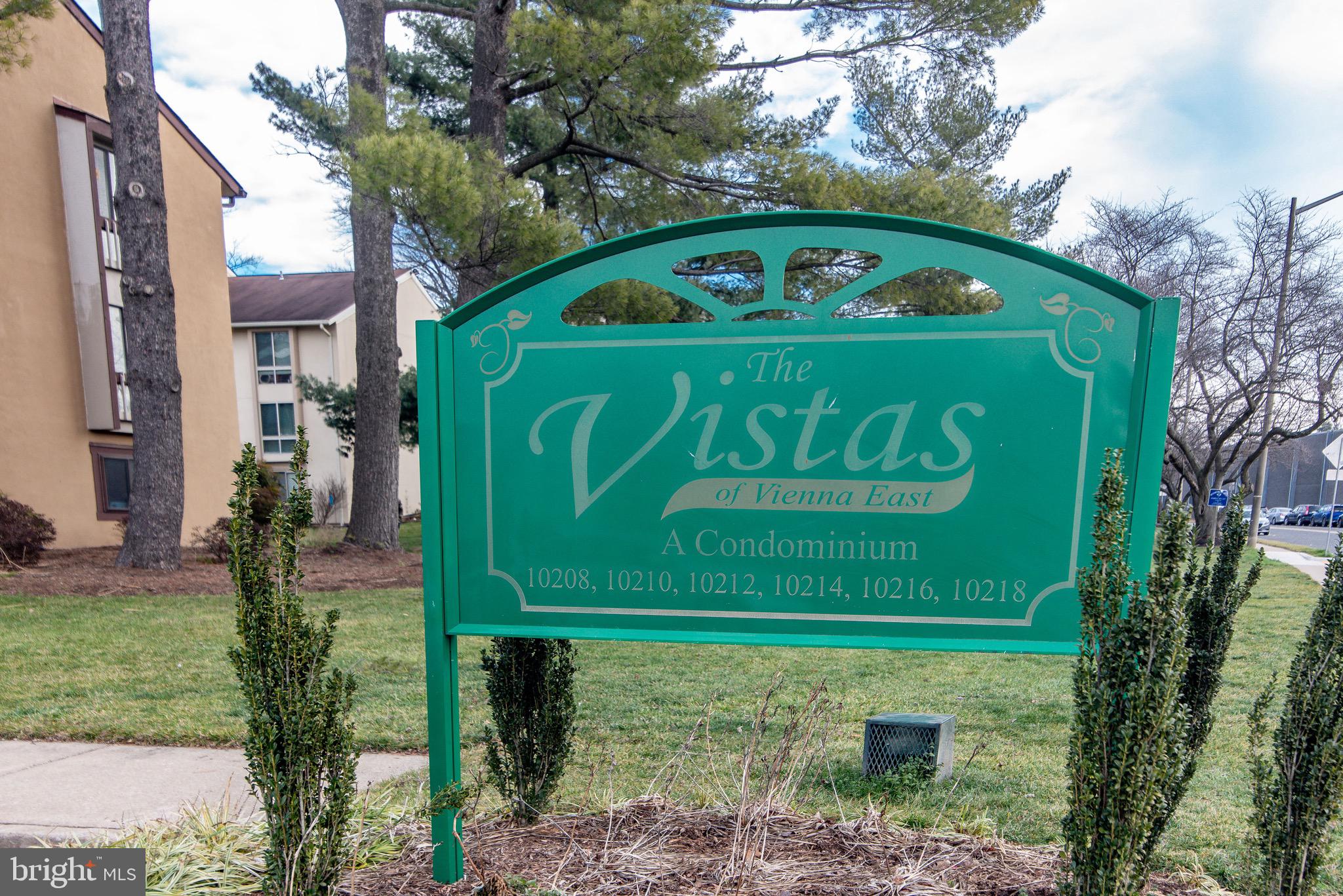 VISTAS OF VIENNA CONDOMINIUMS - Residential
