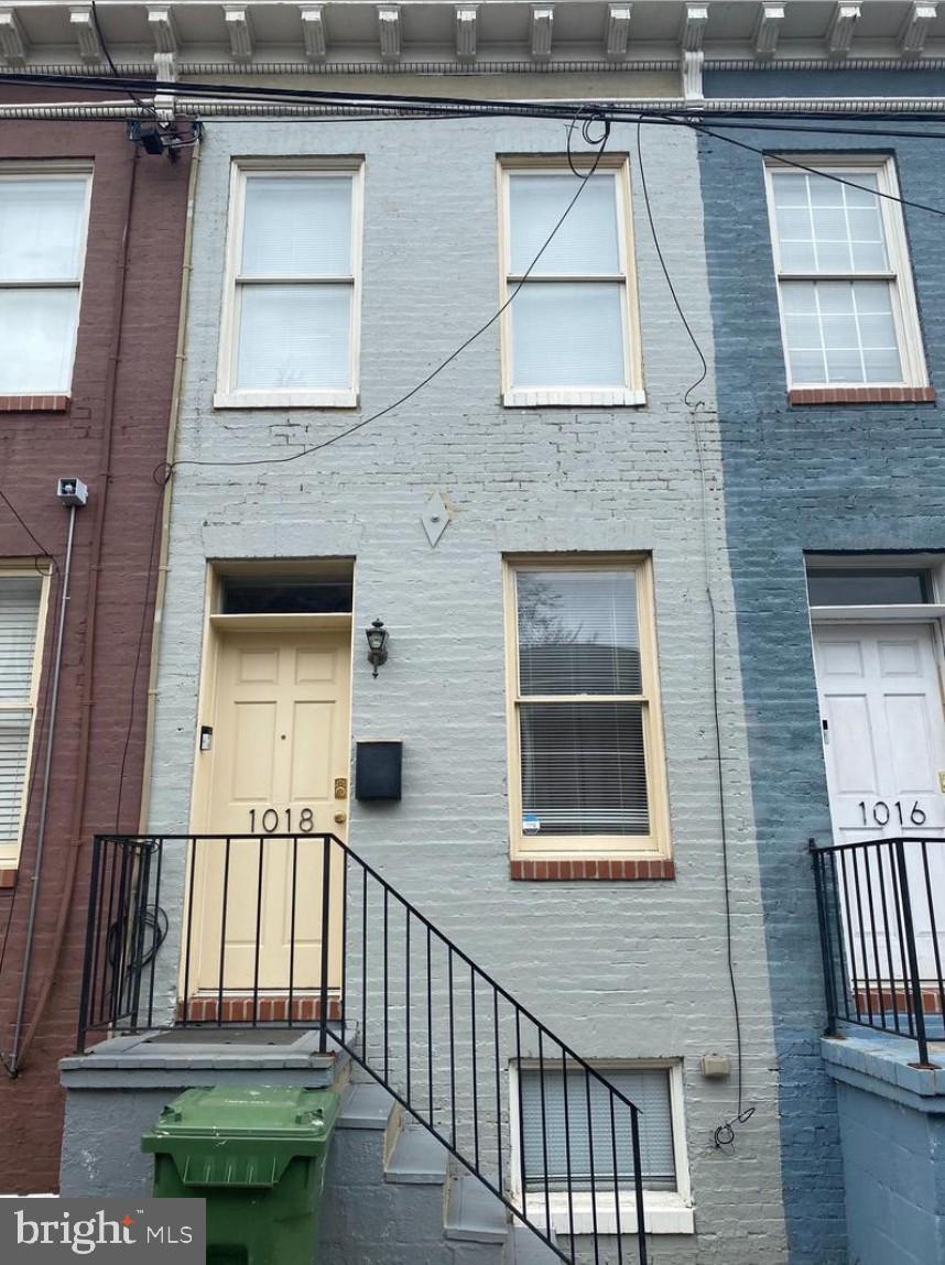 Close to everything the City has to offer,  including Camden Yards, M&T Stadium, The Maryland Zoo in Baltimore, The Inner Harbor, and The University of Maryland. Take Advantage of all the major development going on in the surrounding areas of Hollins Market, Poppleton, and Union Square.
2 BEDROOM, 1 FULL BATHROOM. spacious living area for entertaining, hardwood flooring, recessed lighting and more.

This home is in pretty good condition. Easily rentable. :-)

Selling AS-IS
