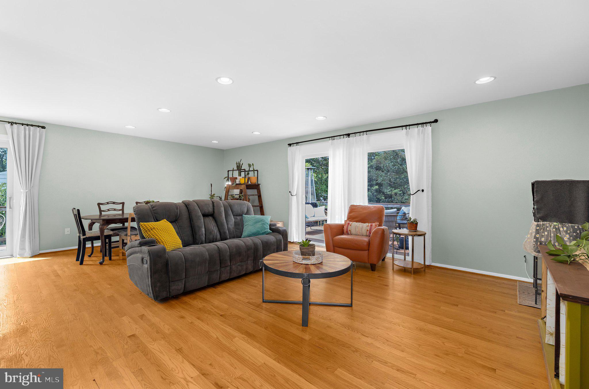 TWIN HARBORS - Residential