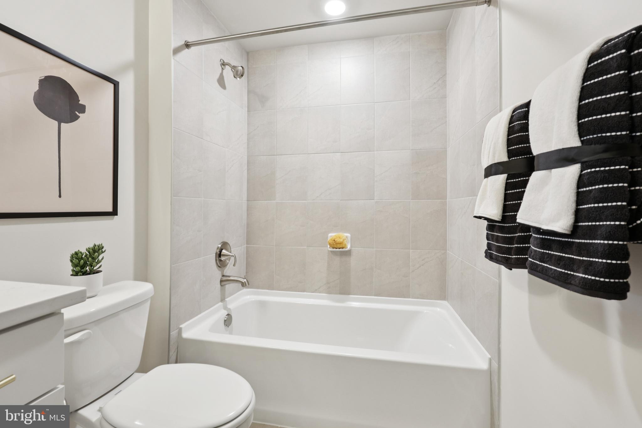 COLLINGWOOD CHASE - Residential
