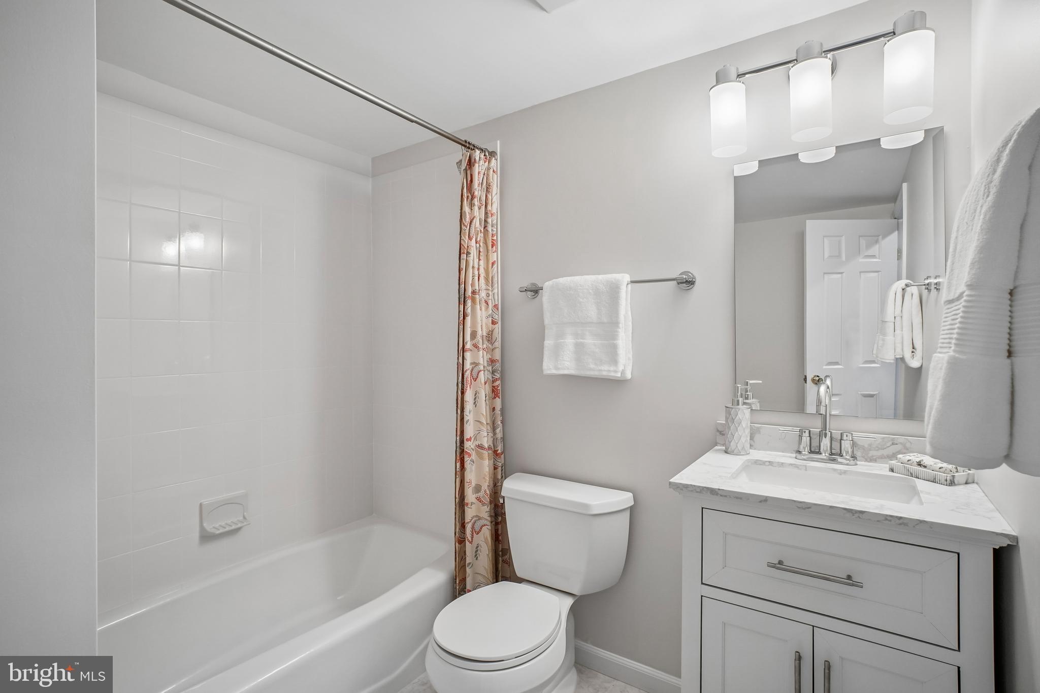 LEWINSVILLE SQUARE - Residential