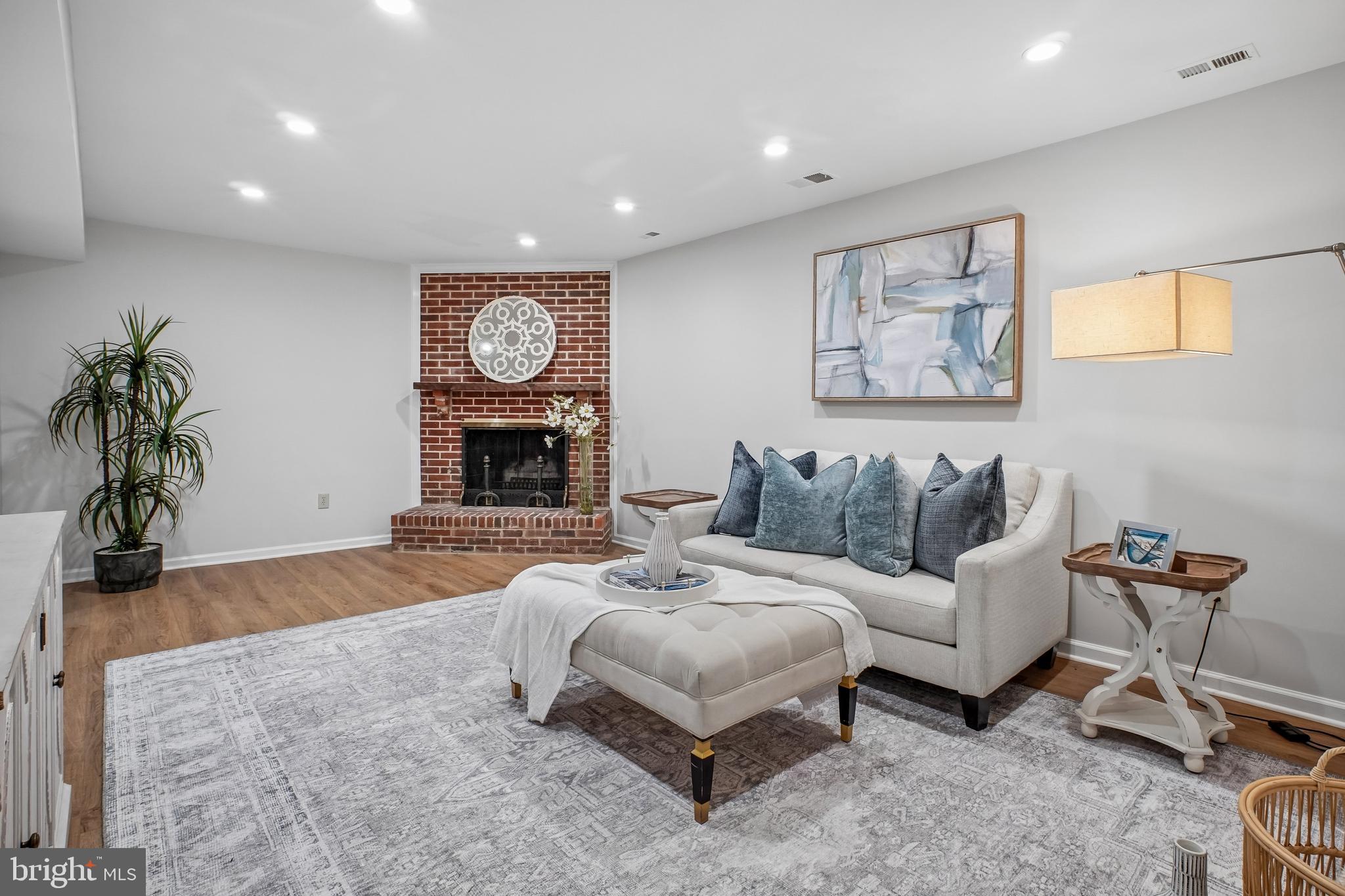 LEWINSVILLE SQUARE - Residential