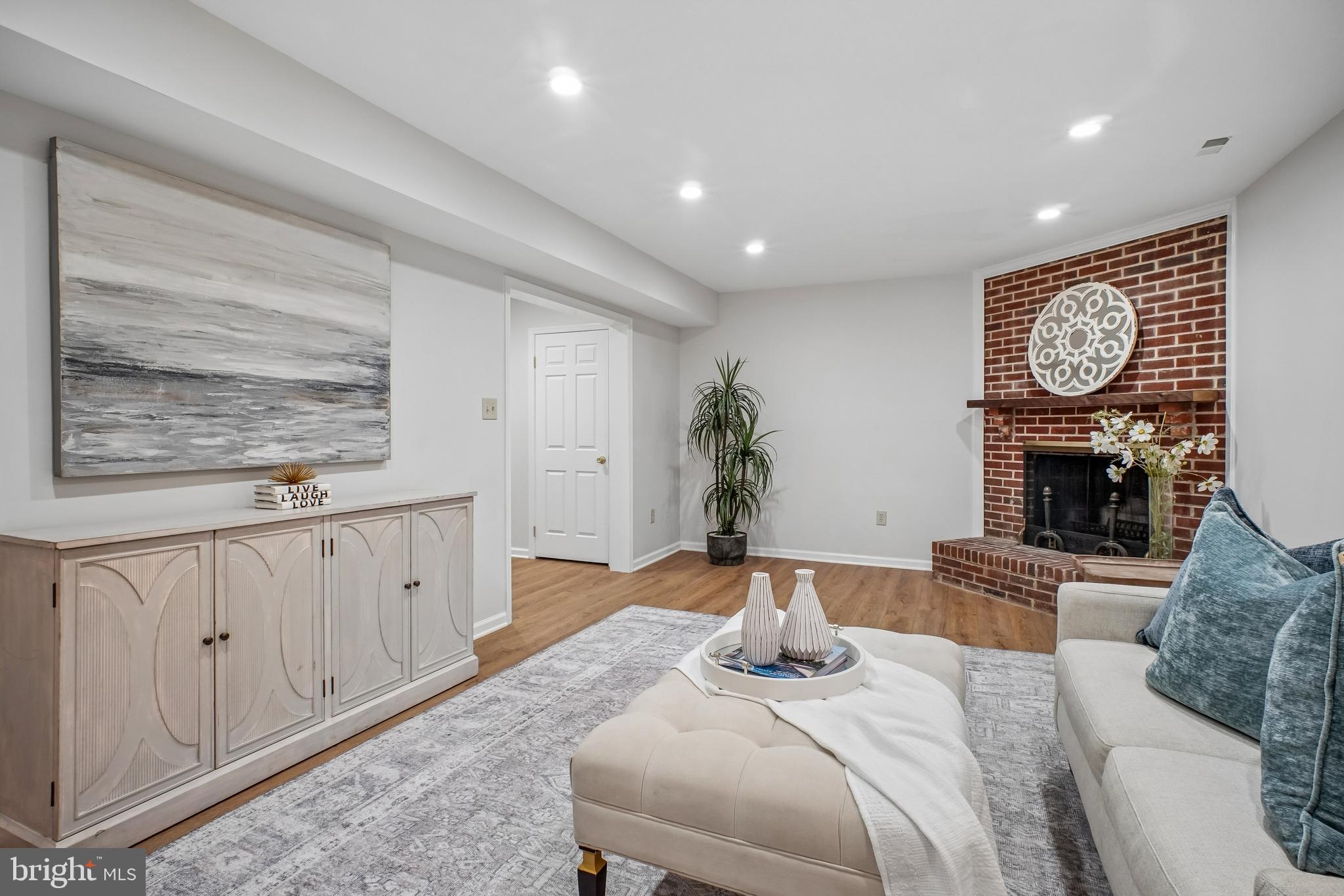 LEWINSVILLE SQUARE - Residential