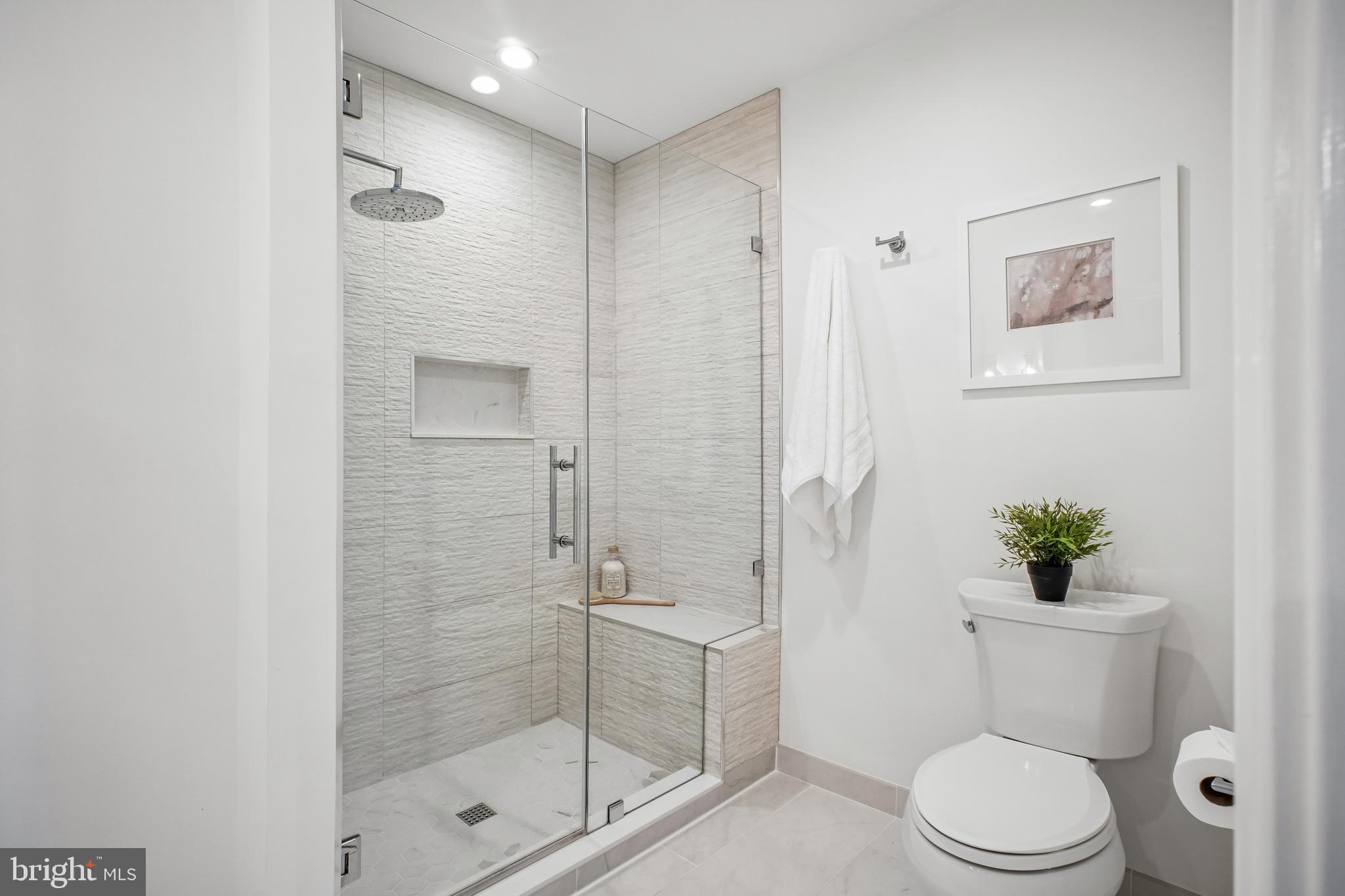 LEWINSVILLE SQUARE - Residential