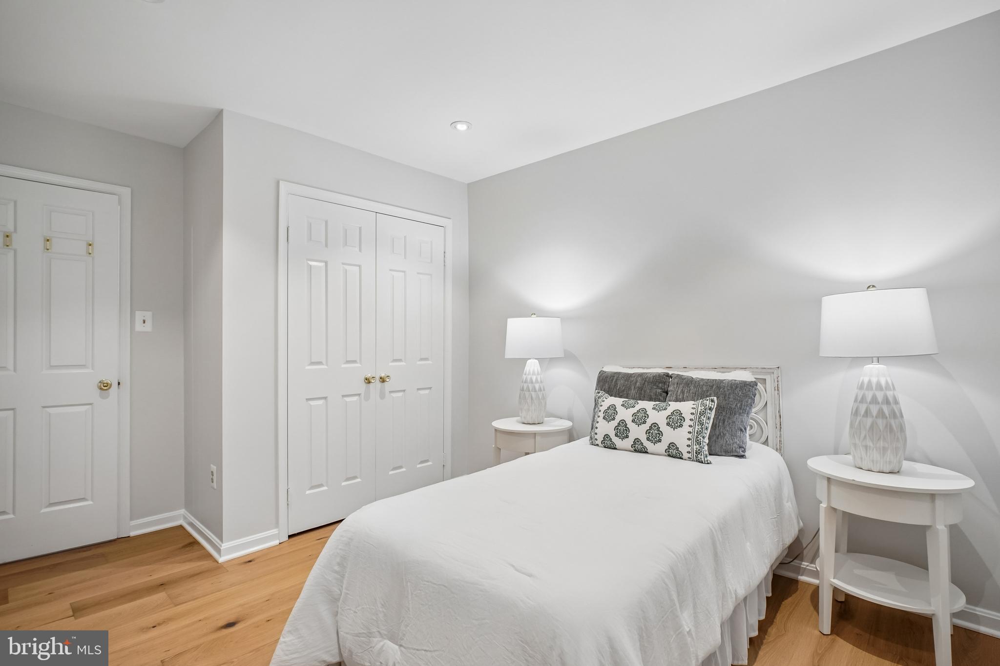 LEWINSVILLE SQUARE - Residential
