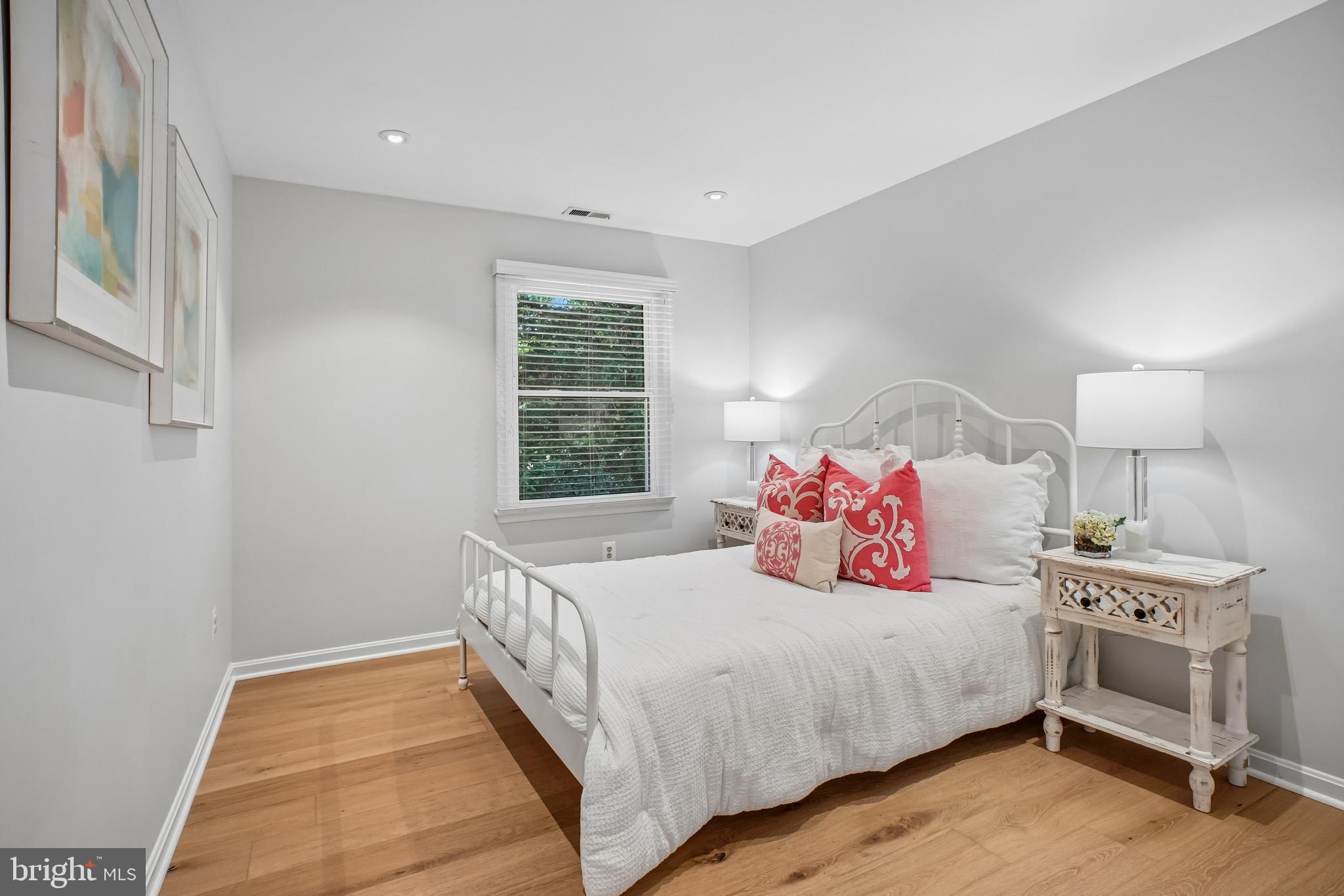 LEWINSVILLE SQUARE - Residential