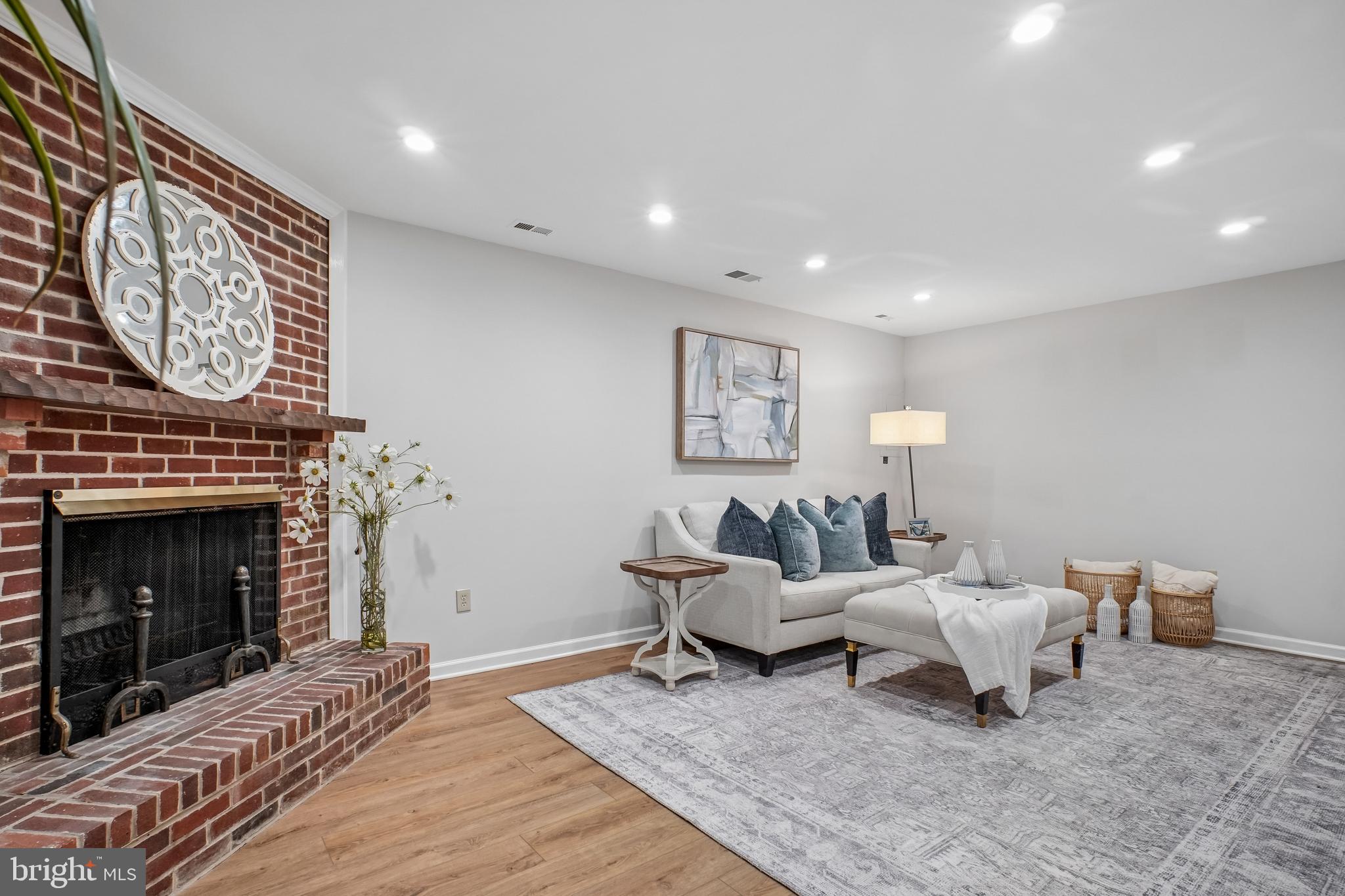 LEWINSVILLE SQUARE - Residential