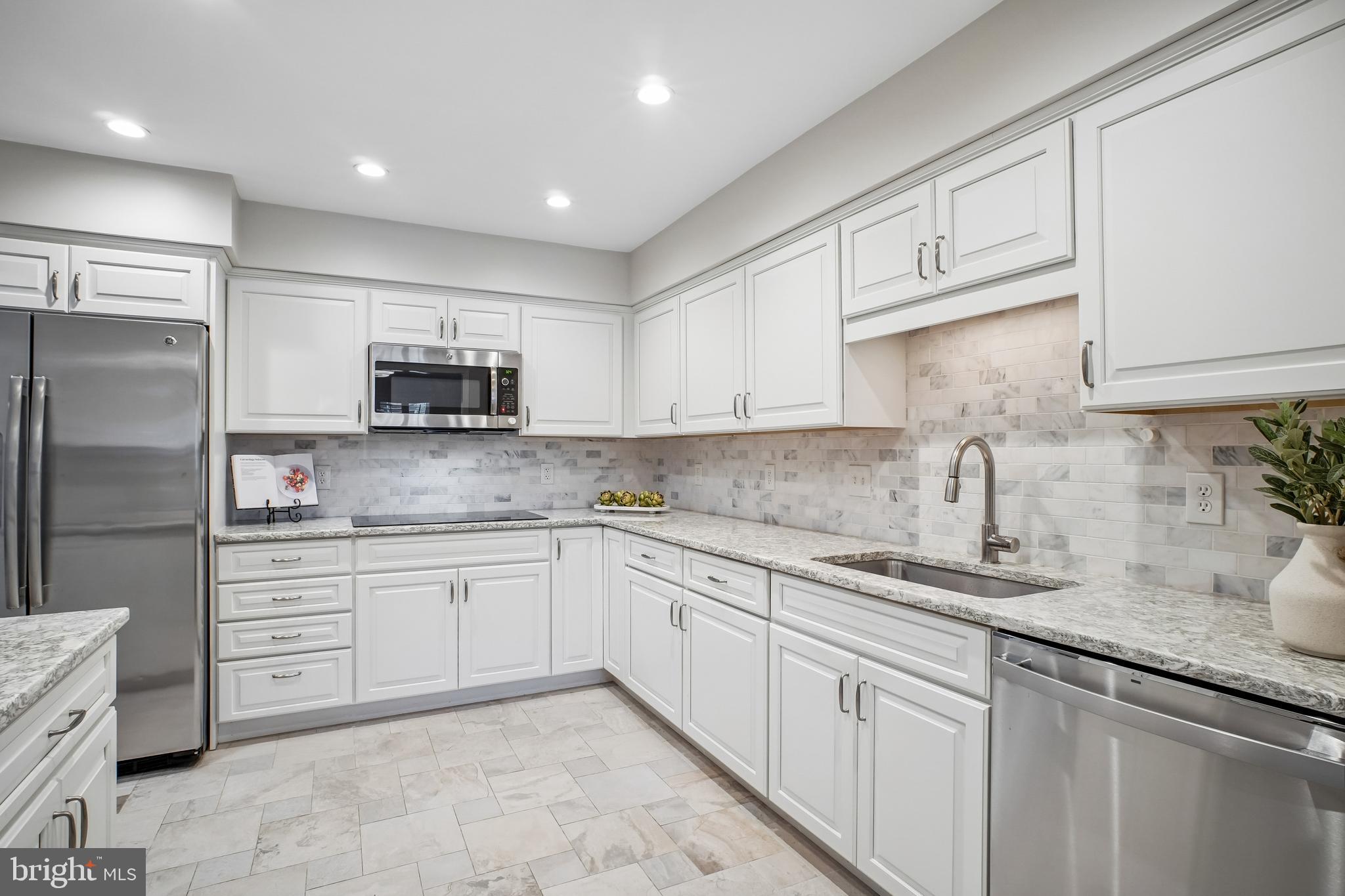 LEWINSVILLE SQUARE - Residential