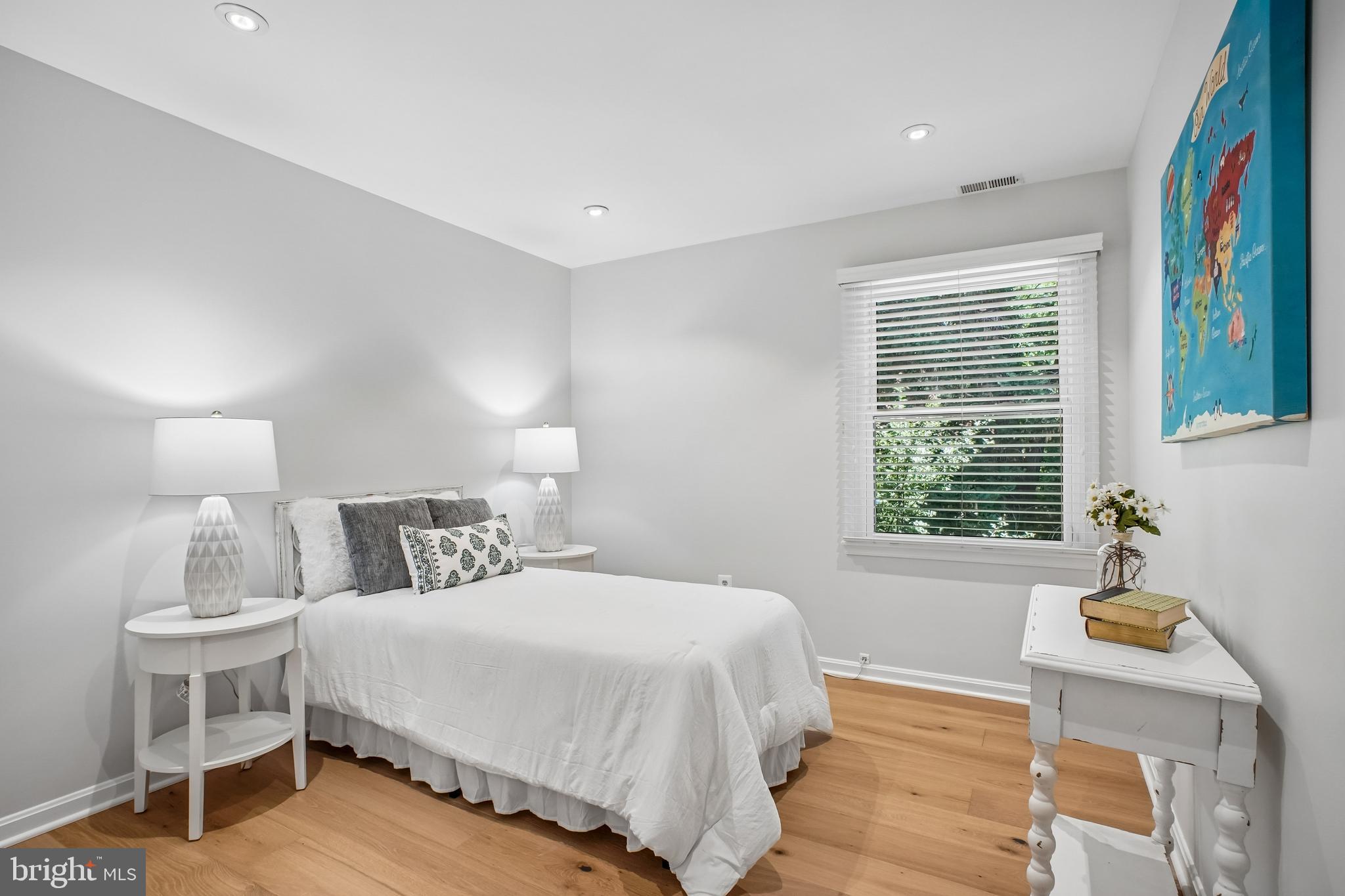 LEWINSVILLE SQUARE - Residential