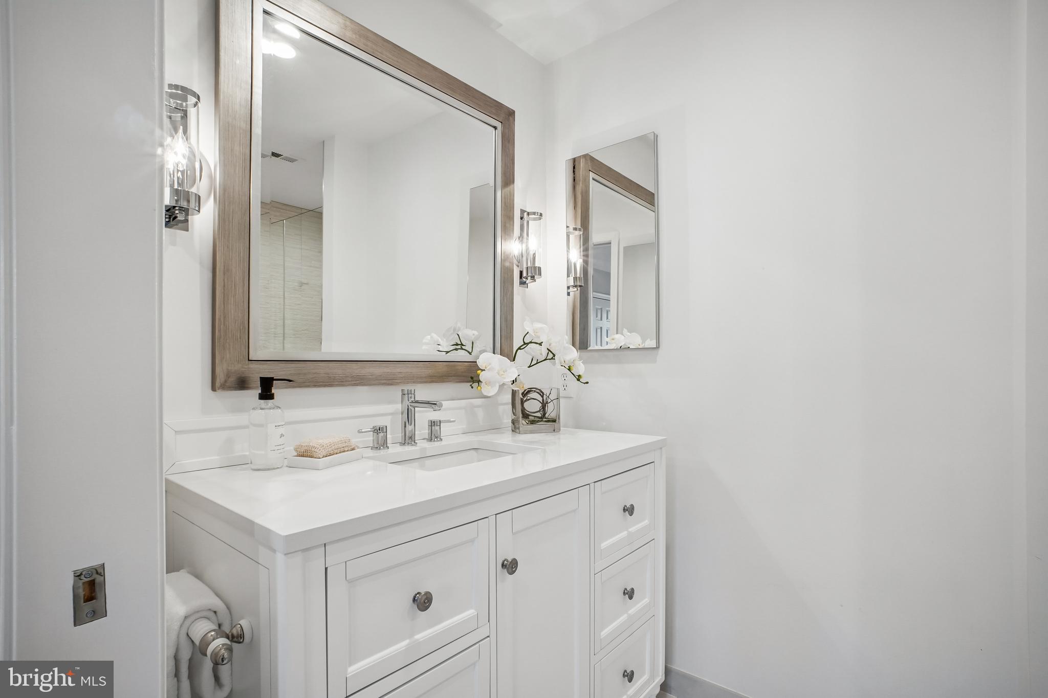 LEWINSVILLE SQUARE - Residential