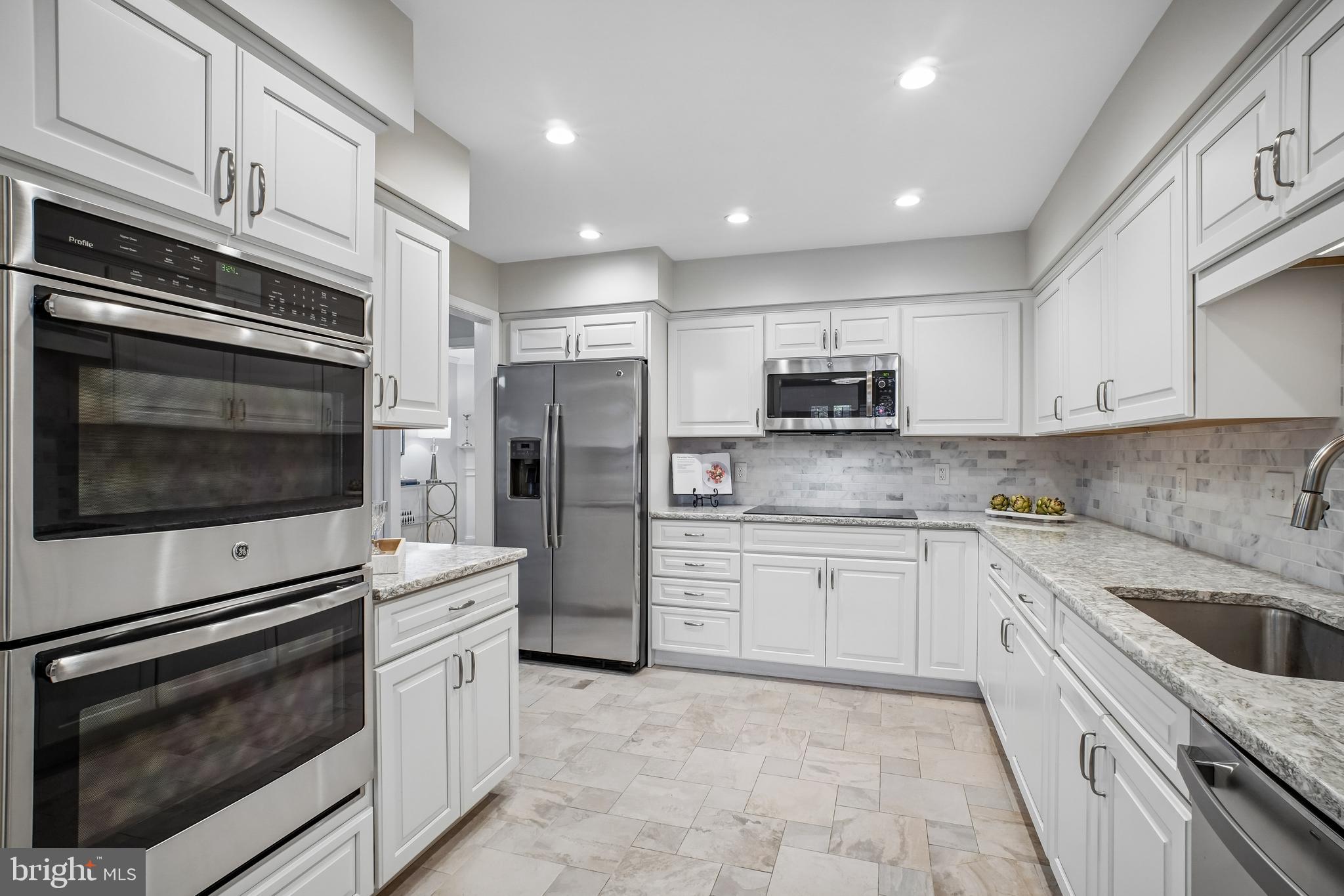LEWINSVILLE SQUARE - Residential