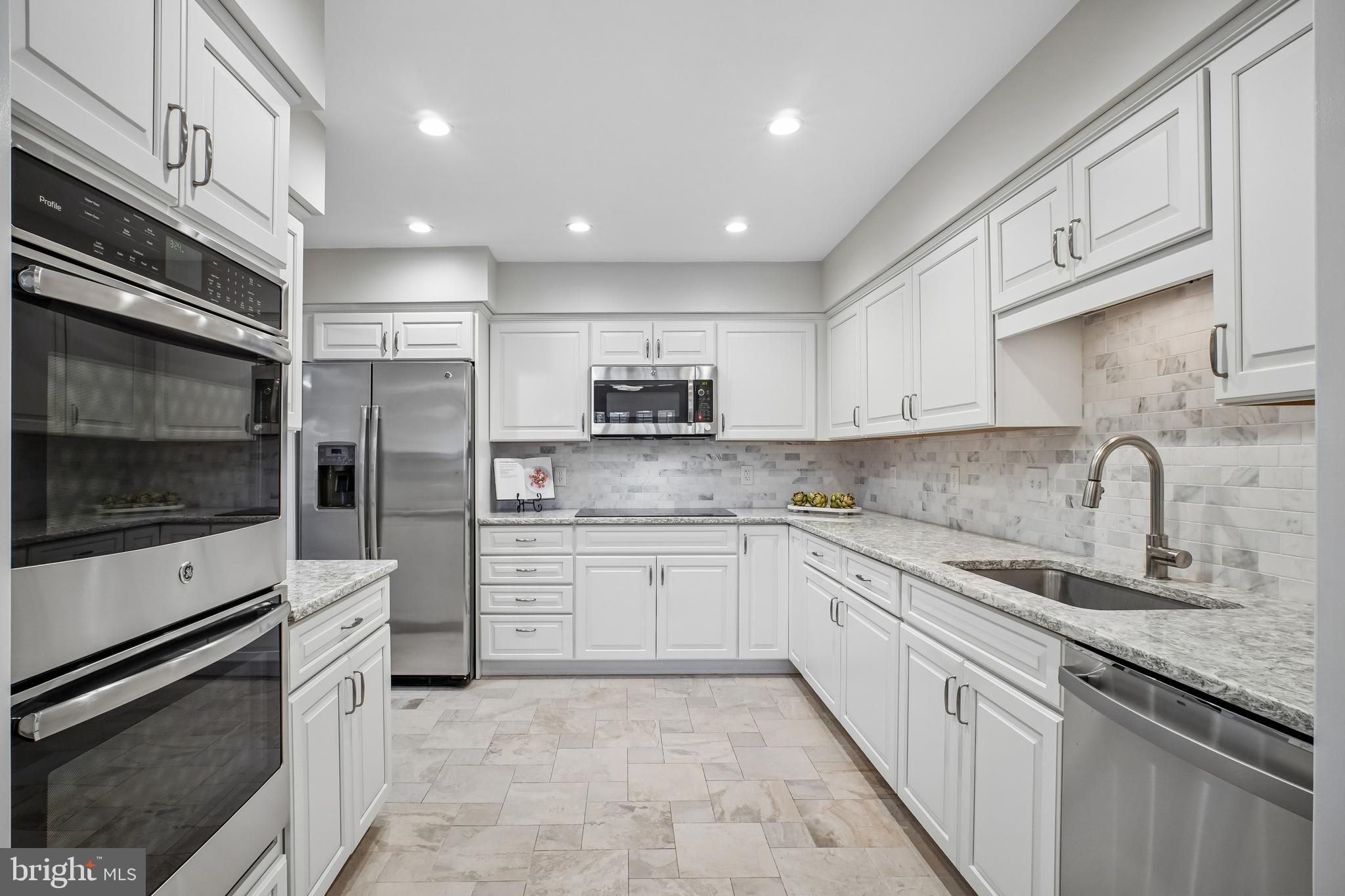 LEWINSVILLE SQUARE - Residential