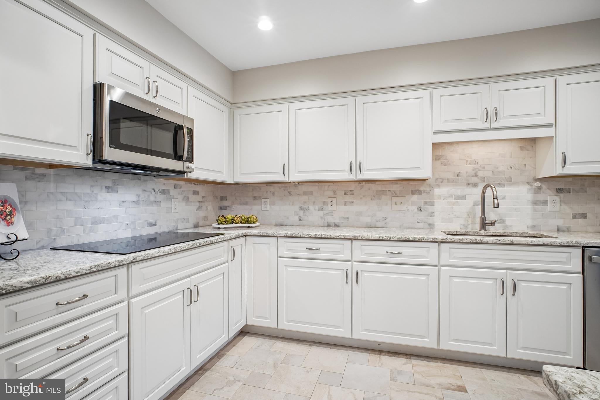 LEWINSVILLE SQUARE - Residential