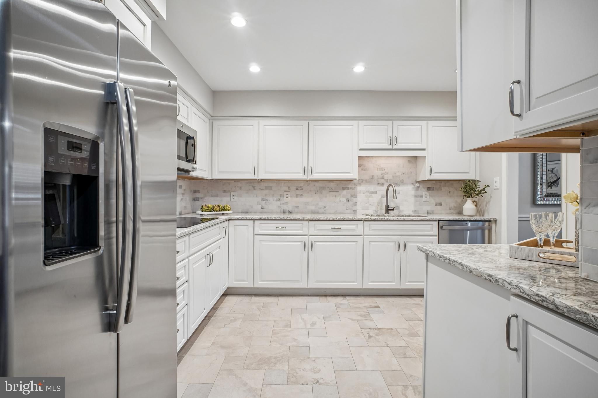 LEWINSVILLE SQUARE - Residential