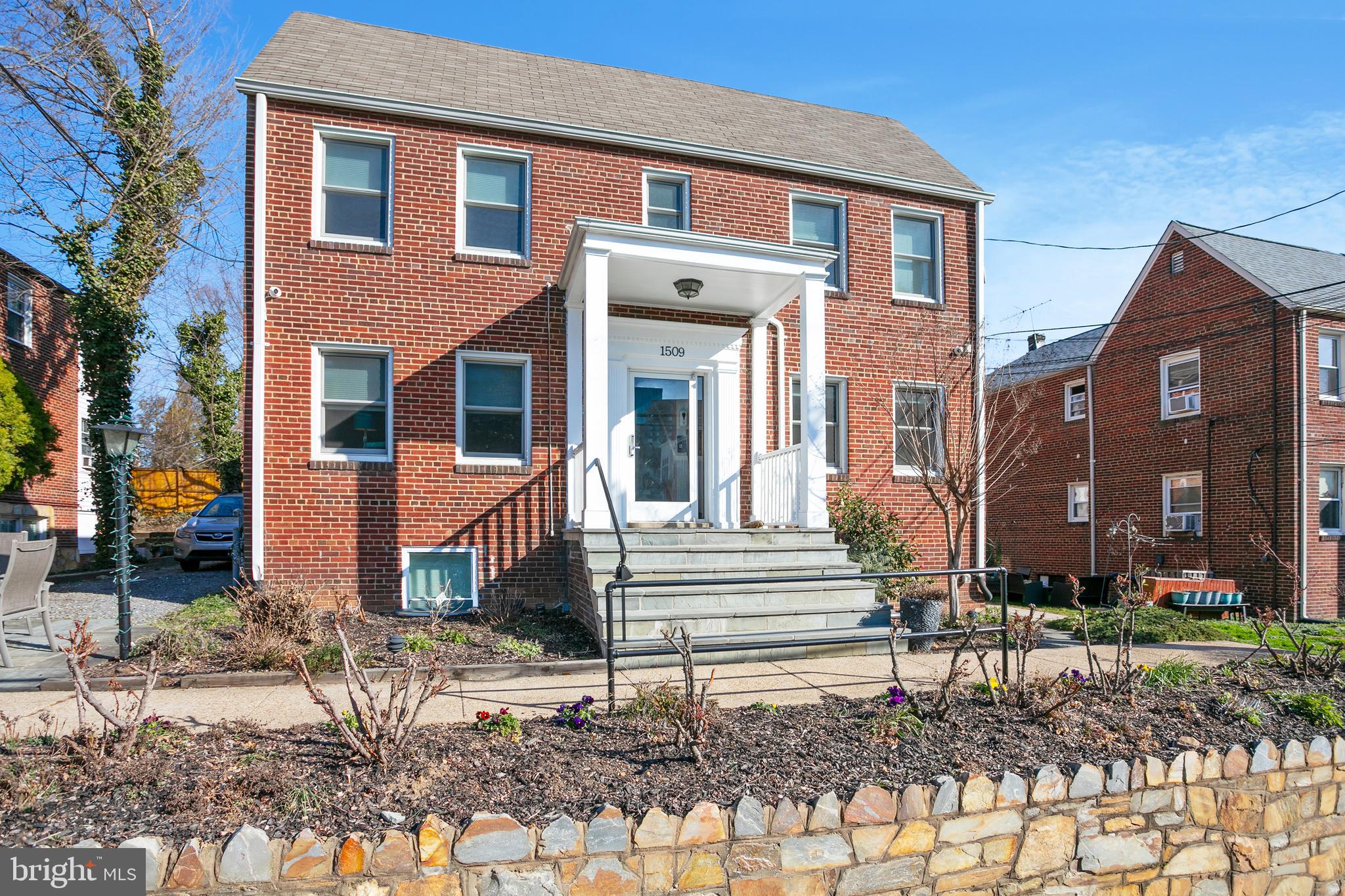 **PHOTOS COMING SOON**

Welcome to this stunningly renovated and sunlit top-floor 2-bedroom condo that's just mere steps from all that Arlington has to offer.  This unit is available for immediate delivery.

This open floor plan boasts radiant hardwood flooring throughout and is pet-friendly, with water included in rent! 

On-site washer/dryer is located in the lower level of the building  (washer/dryer usage is complimentary; however, please supply your own detergents and necessities!)

Conveniently located near public transportation and less than a 1/2 mile to Courthouse Metro Station.