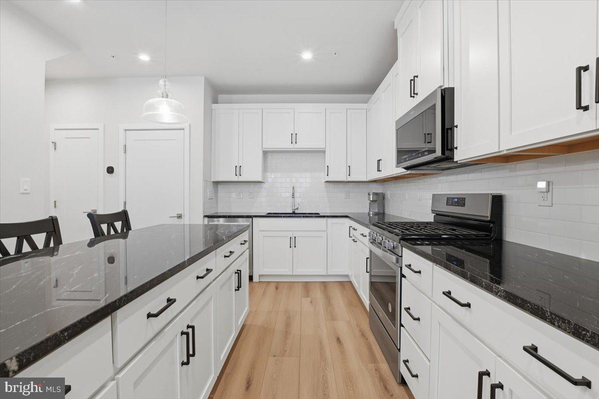 COMMONWEALTH PLACE AT WESTFIELDS - Residential