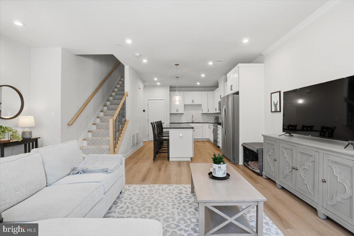 COMMONWEALTH PLACE AT WESTFIELDS - Residential