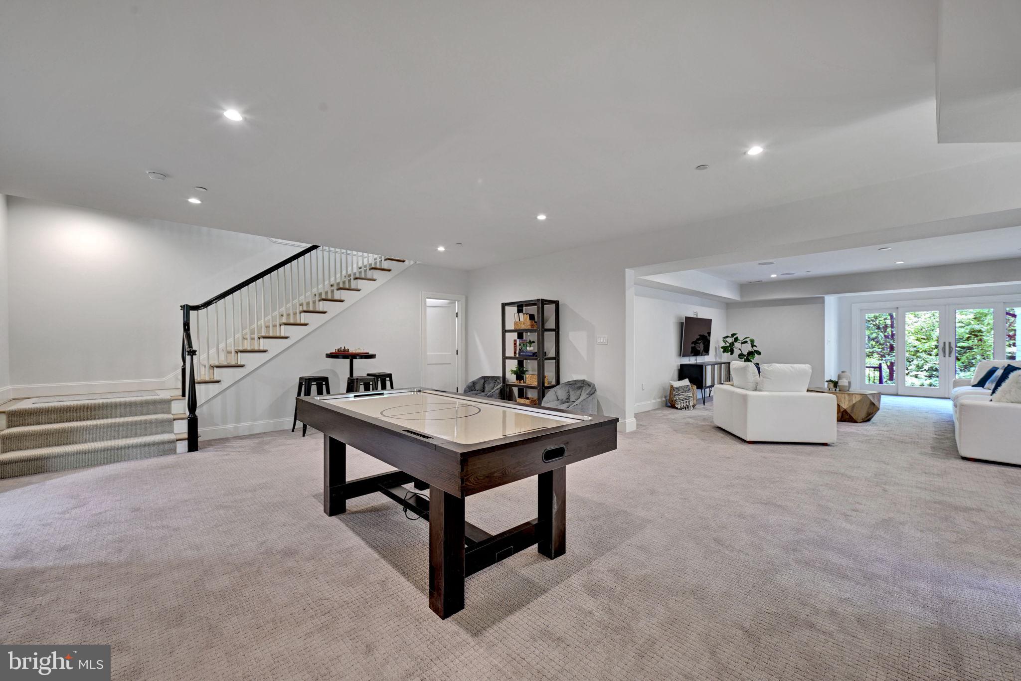 CHEVY CHASE - Residential