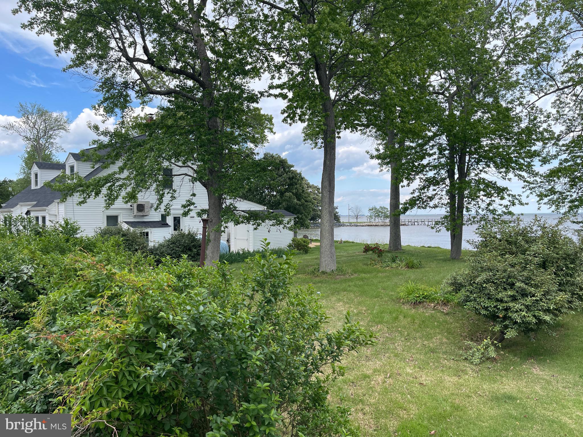 COLUMBIA BEACH - Land