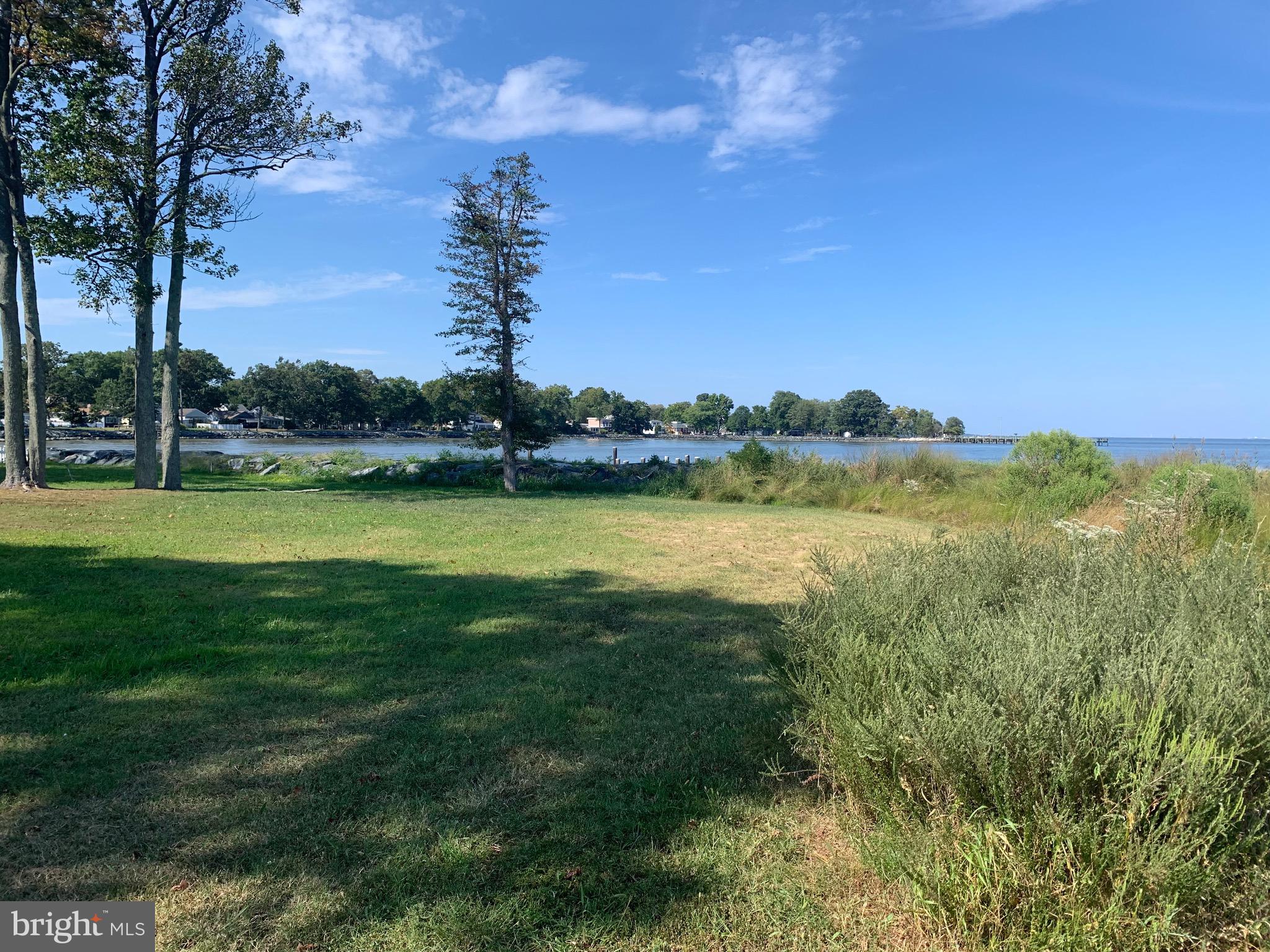 COLUMBIA BEACH - Land