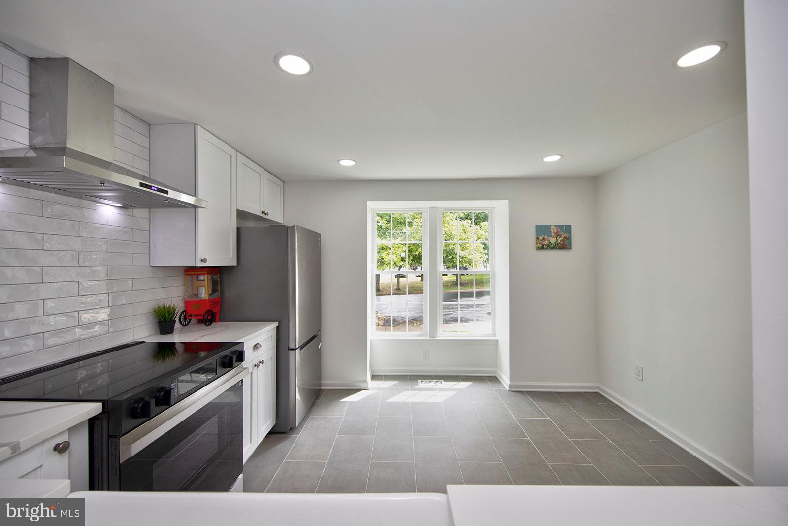 CONSTANT FRIENDSHIP - Residential