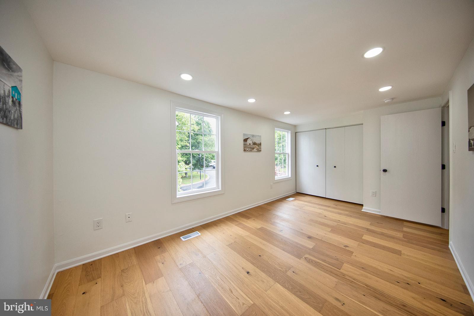 CONSTANT FRIENDSHIP - Residential