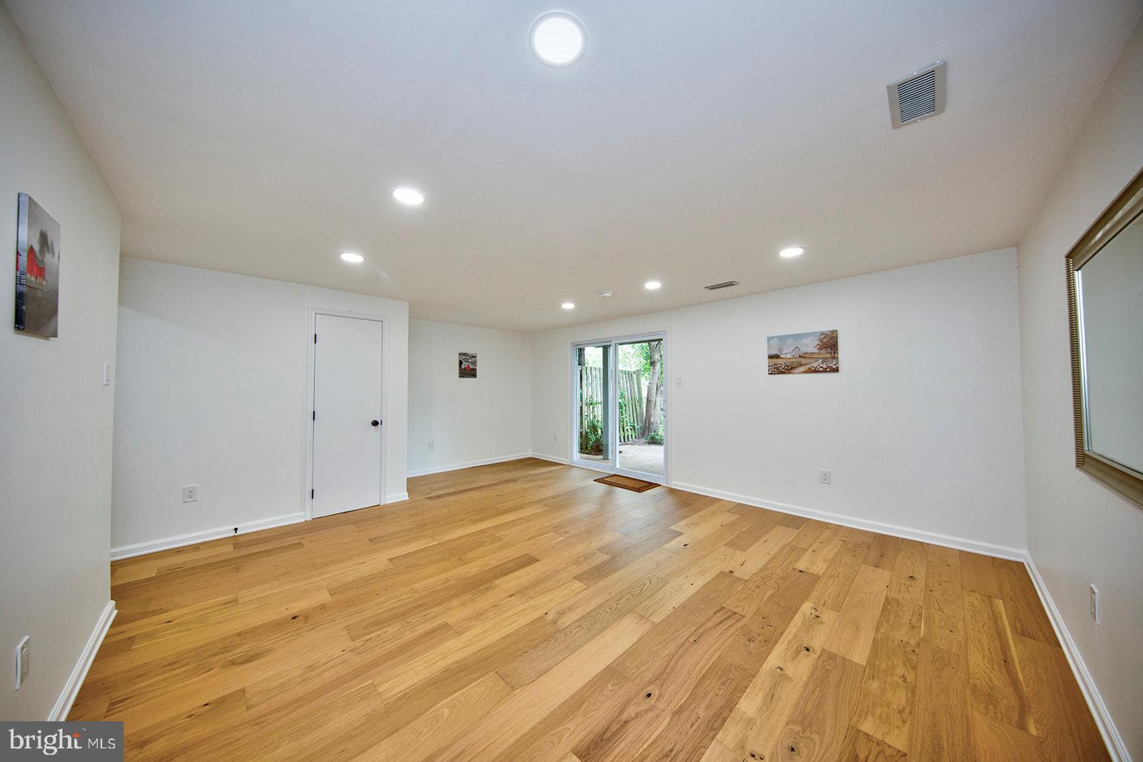 CONSTANT FRIENDSHIP - Residential