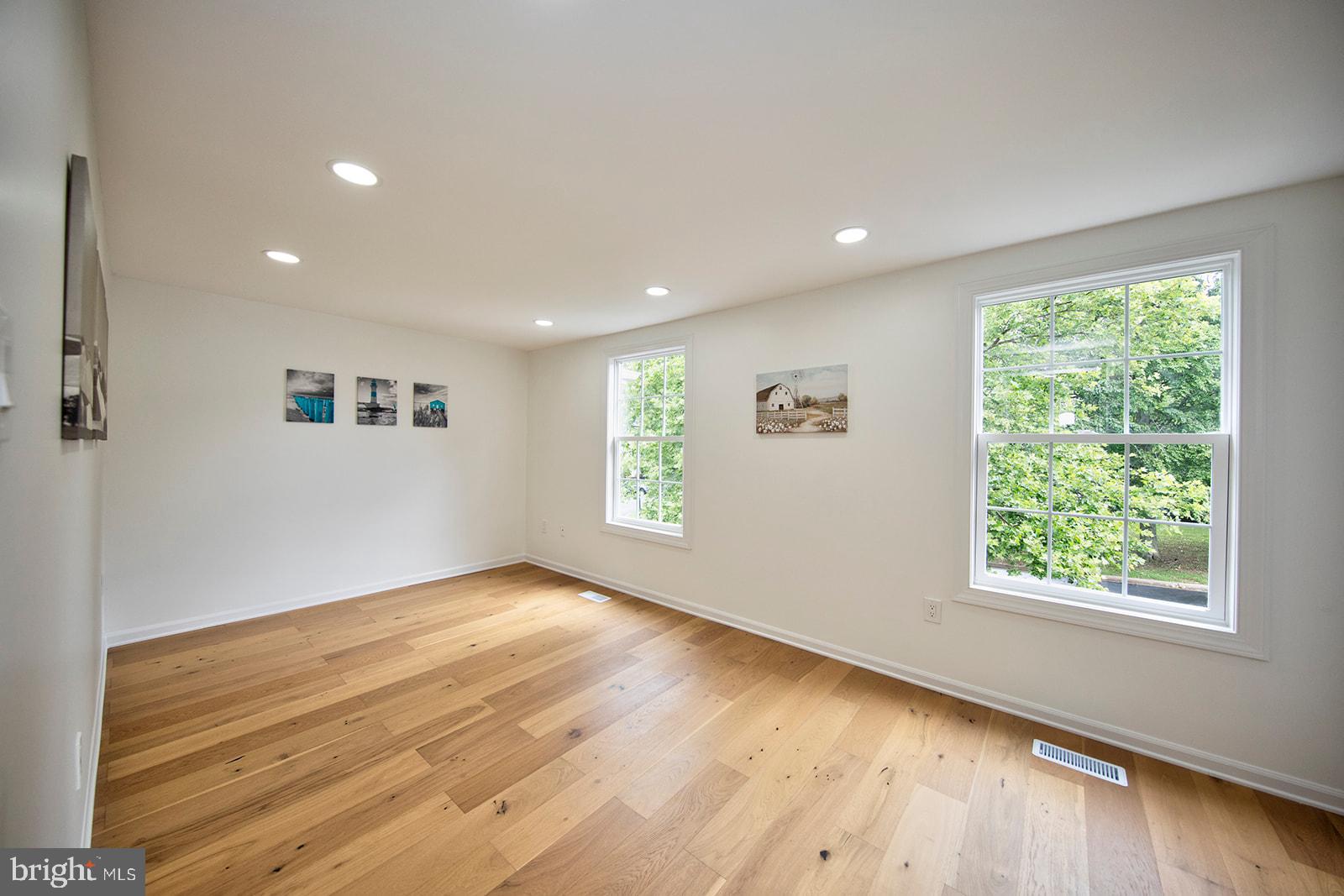 CONSTANT FRIENDSHIP - Residential