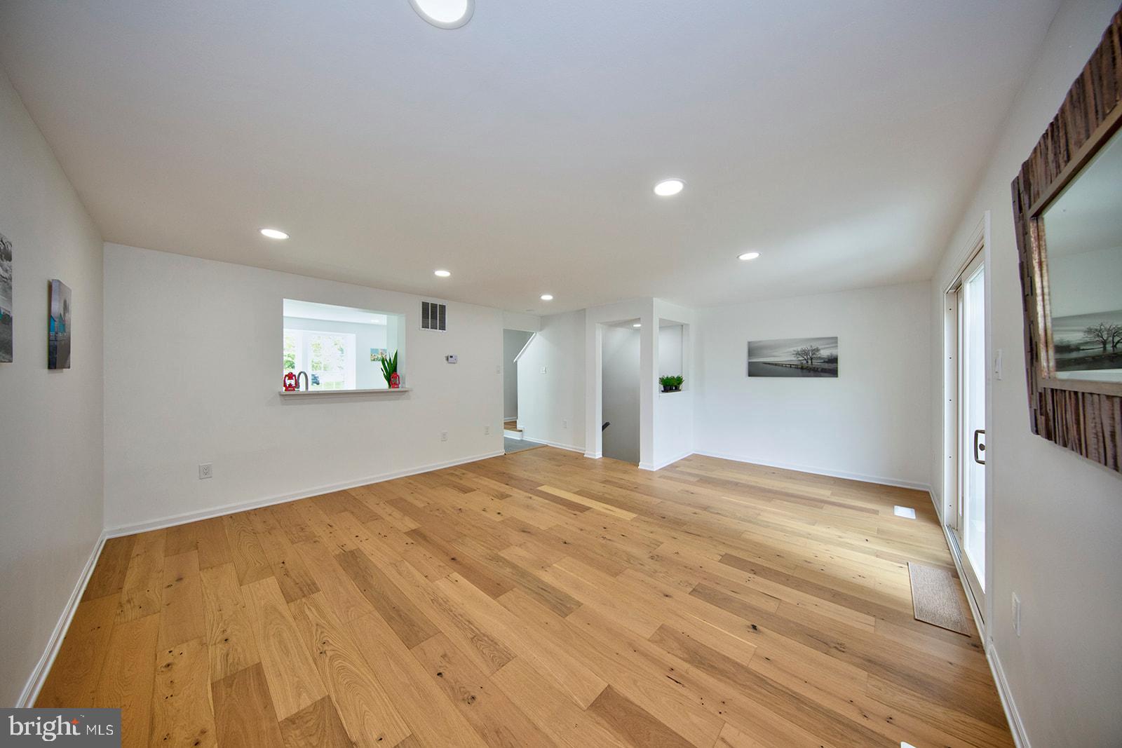 CONSTANT FRIENDSHIP - Residential