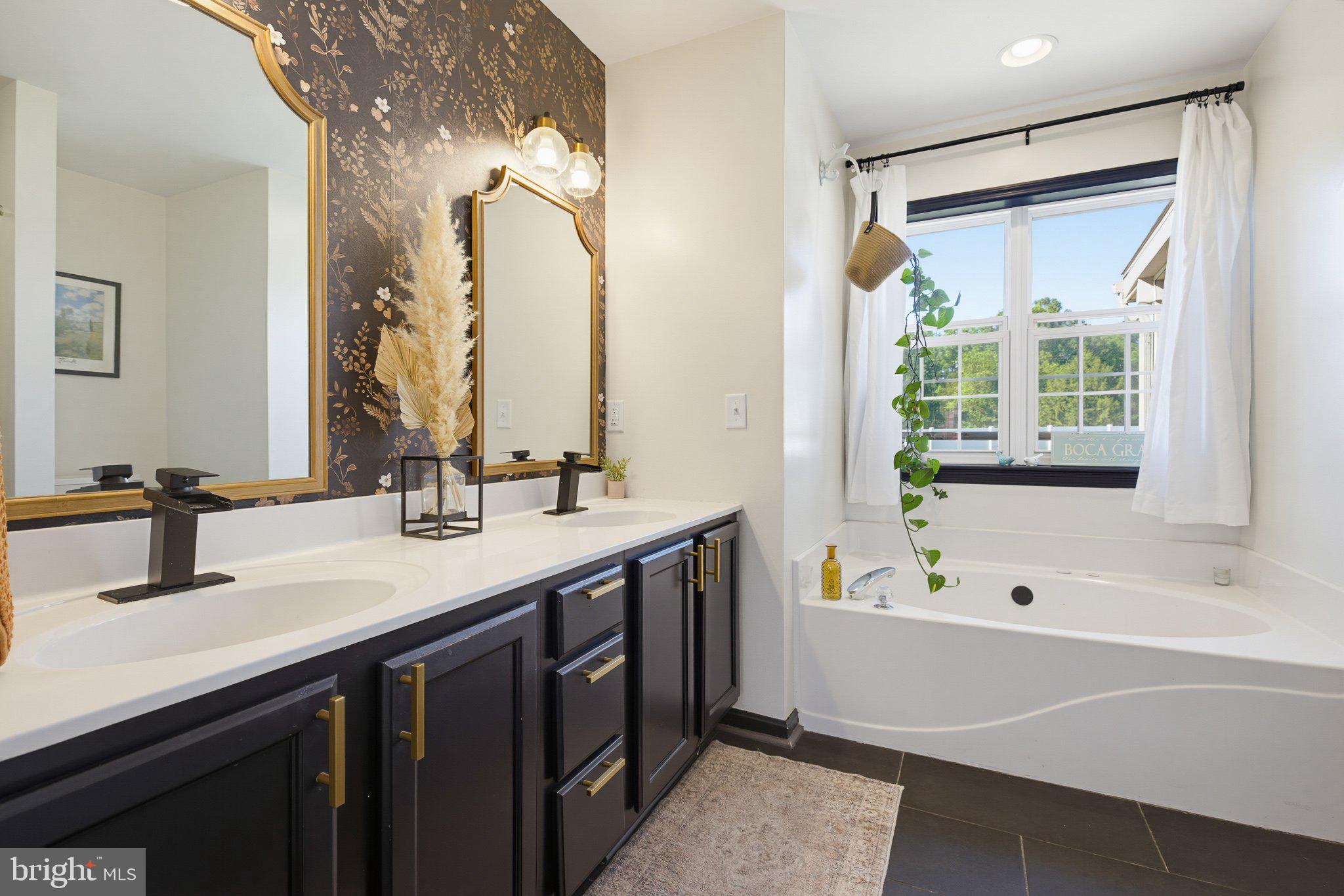 TANGLEWOOD MANOR N - Residential