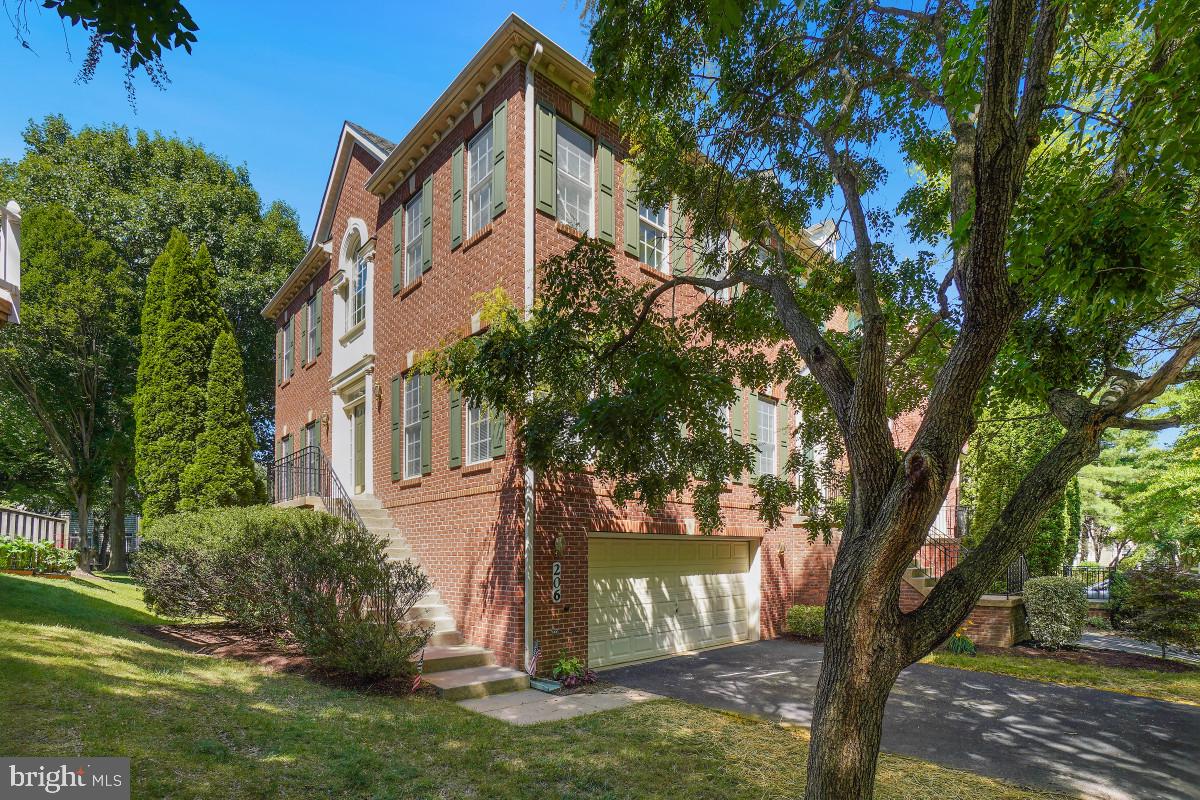 QUINCE ORCHARD PARK - Residential