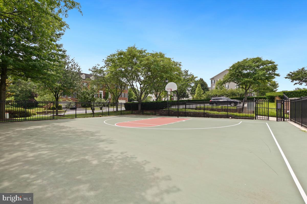 QUINCE ORCHARD PARK - Residential