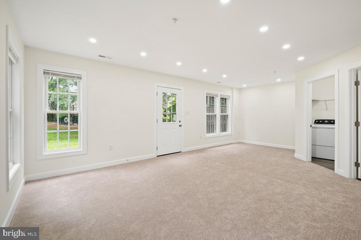 QUINCE ORCHARD PARK - Residential