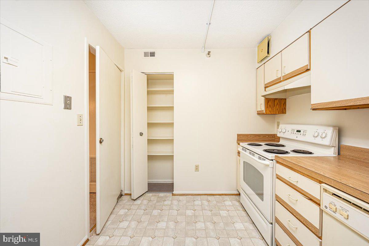 GREENS AT LEISURE WORLD - Residential