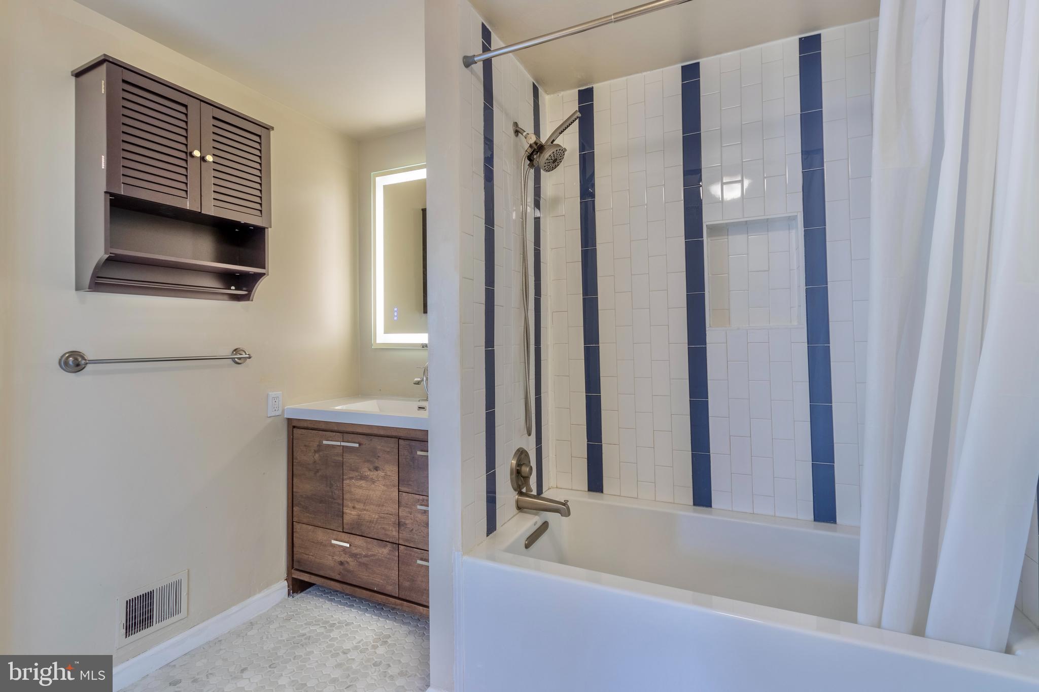 KINGSTOWNE - Residential Lease